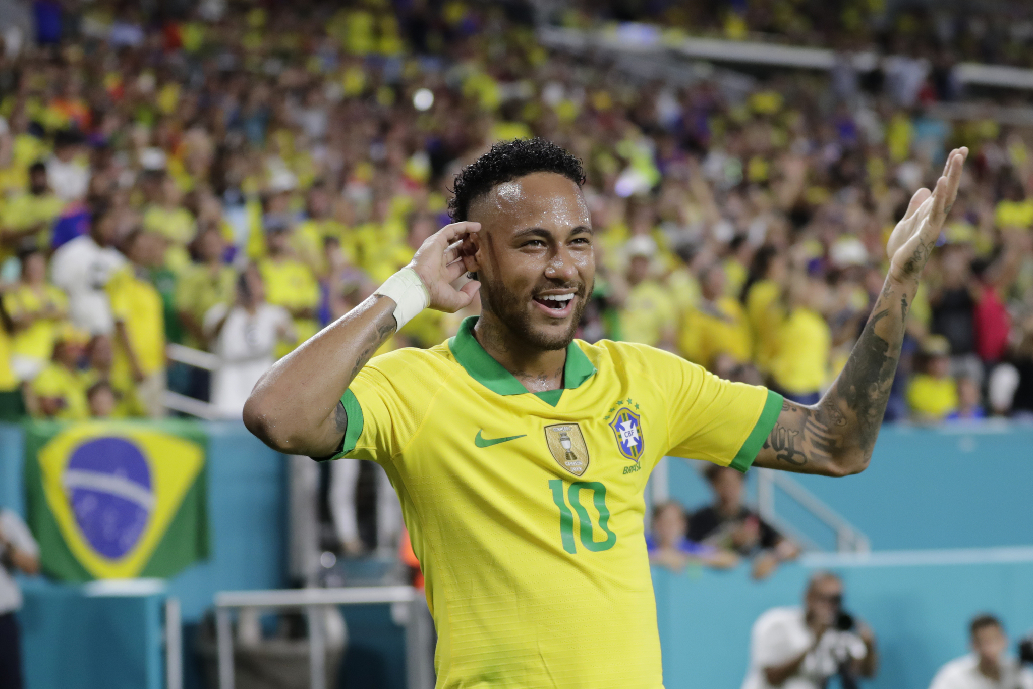 World Cup 2022 Neymar's insane first touch He controls a ball dropped(01)