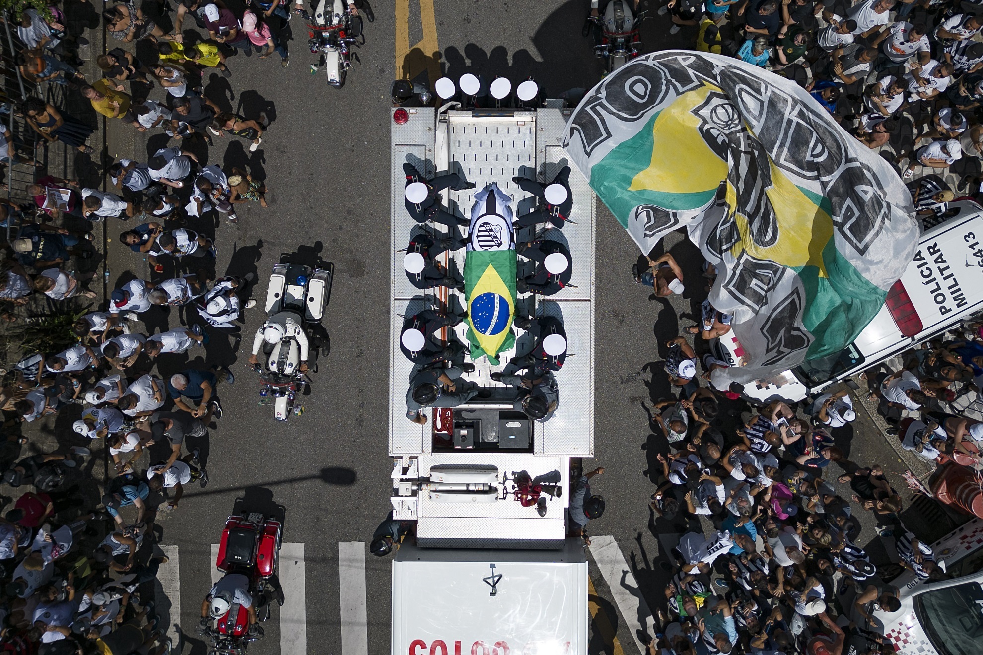 Pele casket funeral Vila Belmiro stadium cemetery Santos Brazil soccer