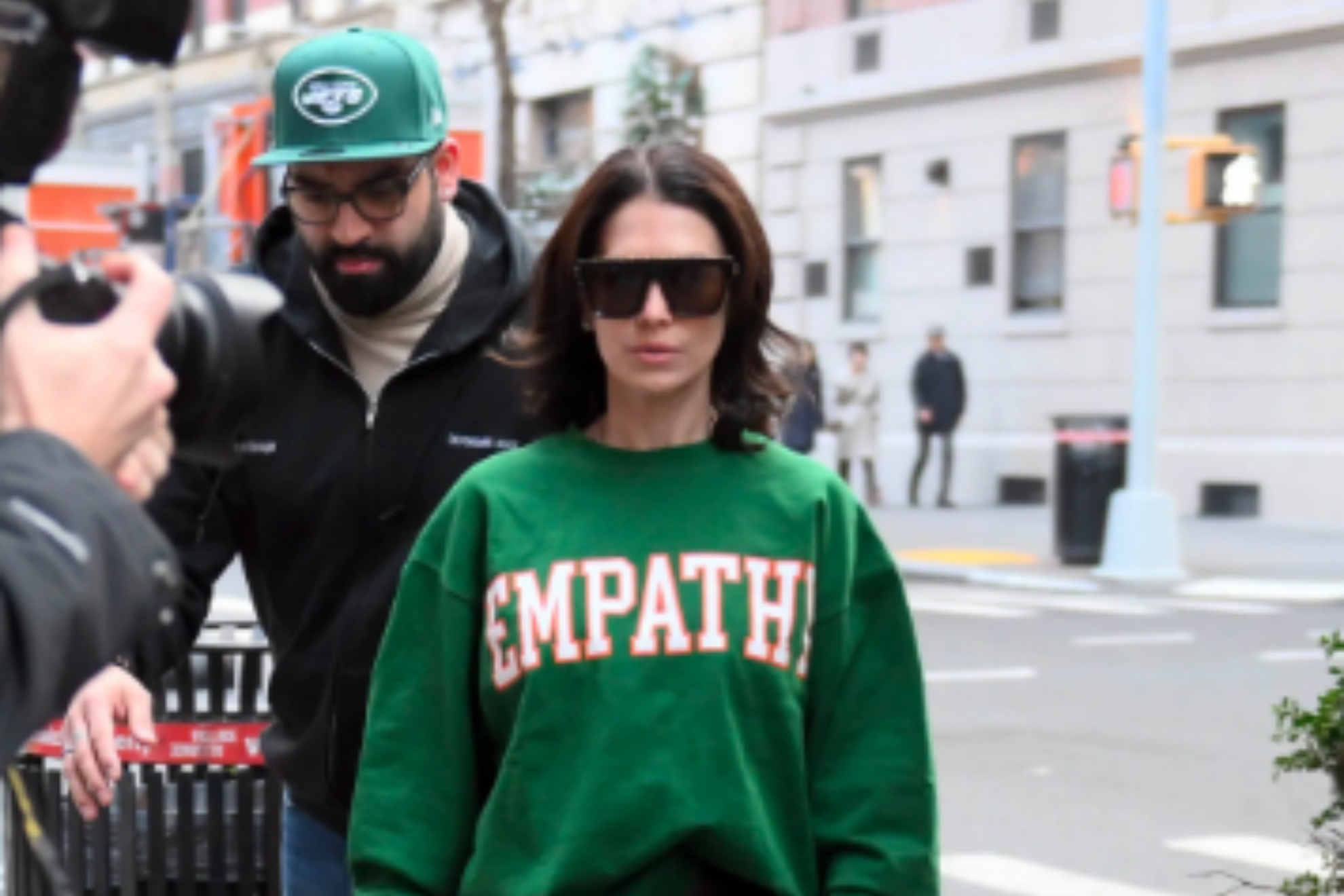 Alec Baldwin slips away from the press thanks to Hilaria Baldwins decoy statement