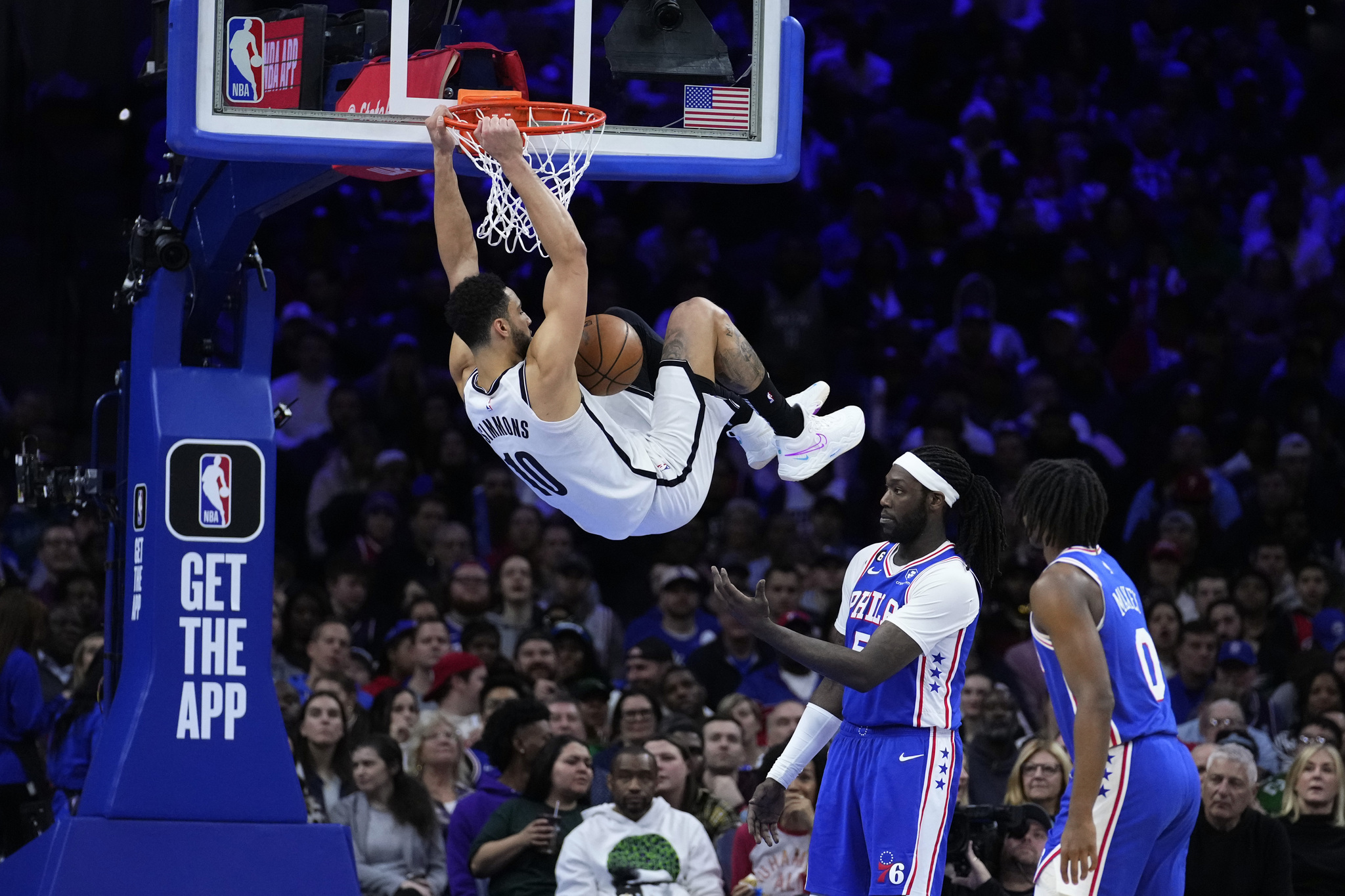 Nets Simmons dunks