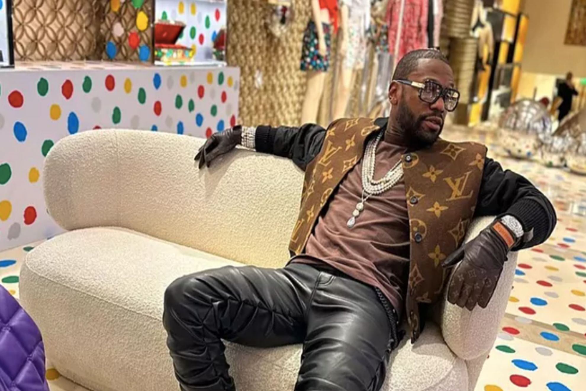 Floyd Mayweather reveals his manipulative side in an incredible game with girlfriend Gallienne Nabila