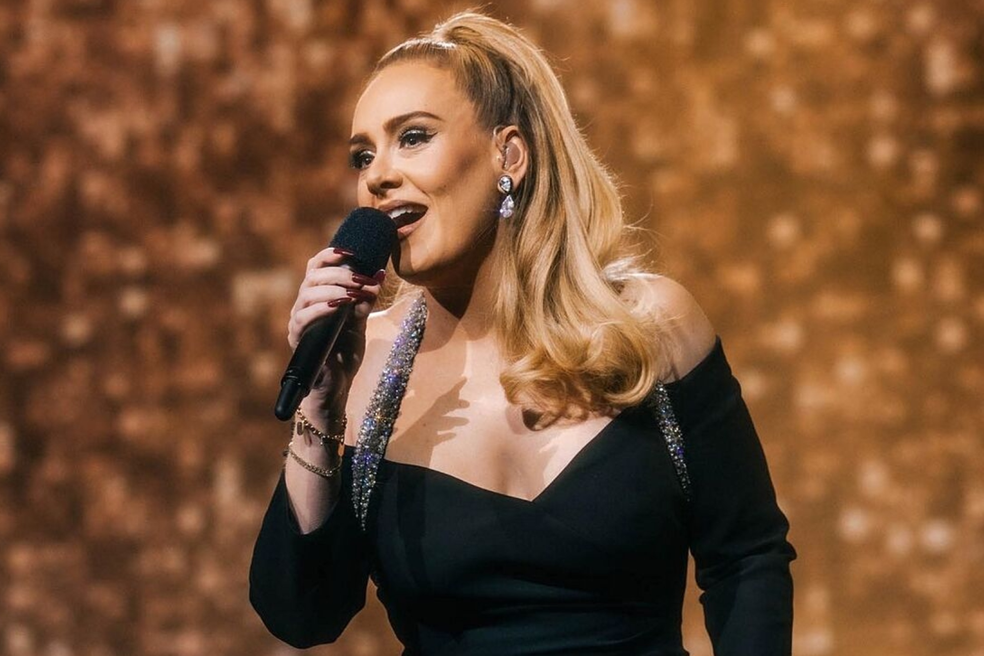 Adeles message to Gerard Pique after watching Shakiras last performance