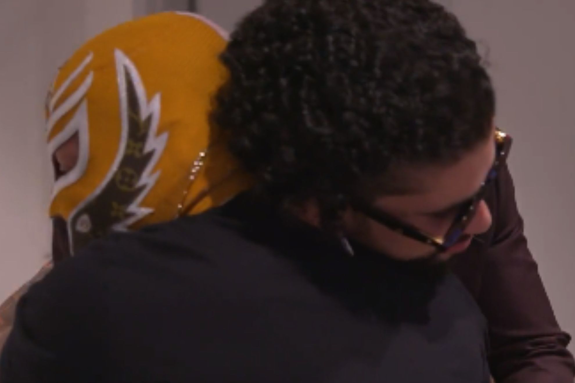 Bad Bunny helps Rey Mysterio Jr. defeat his son Dominik