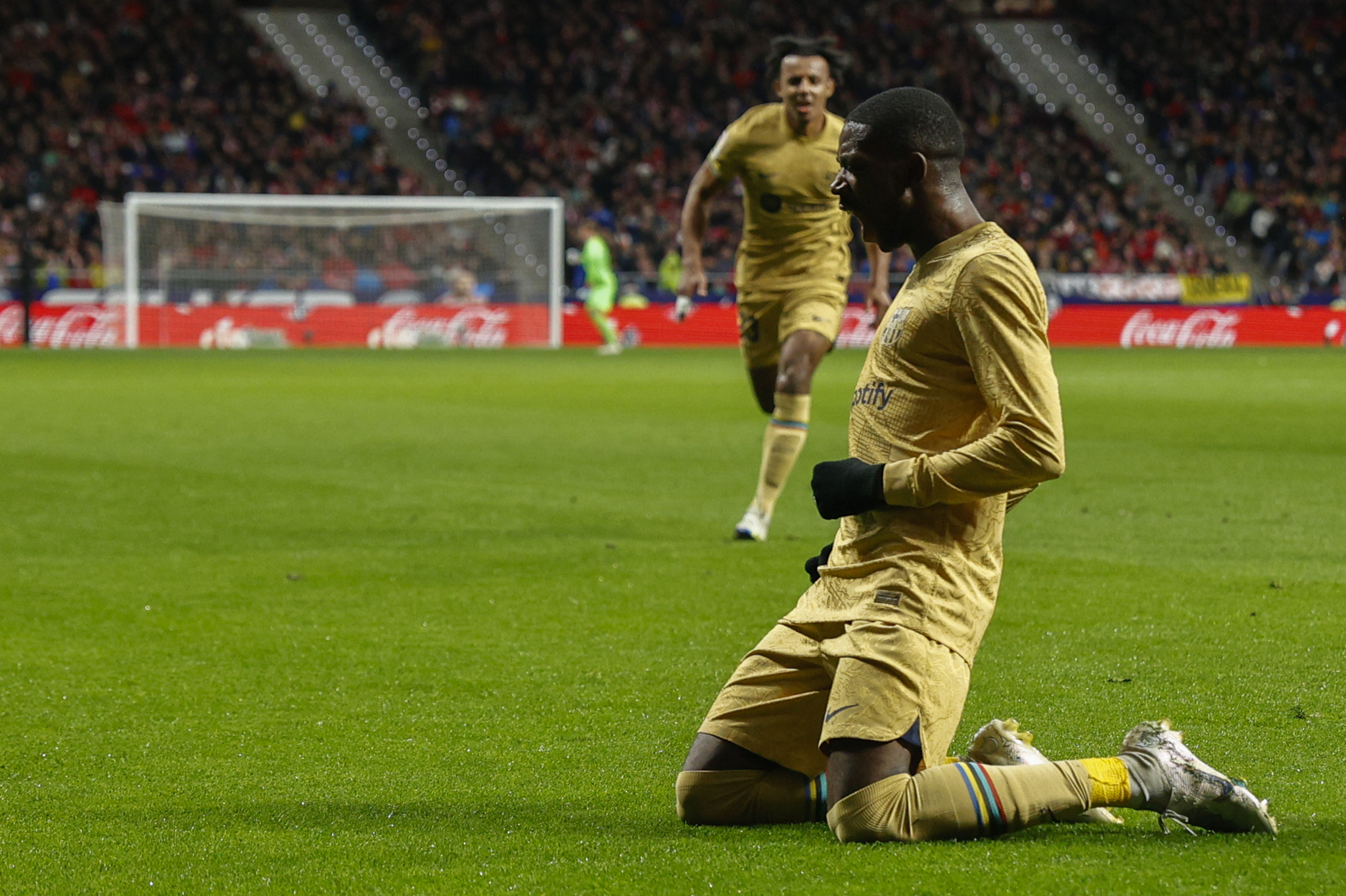 Ousmane Demb�l� celebra un gol ante el Atl�tico de Madrid.