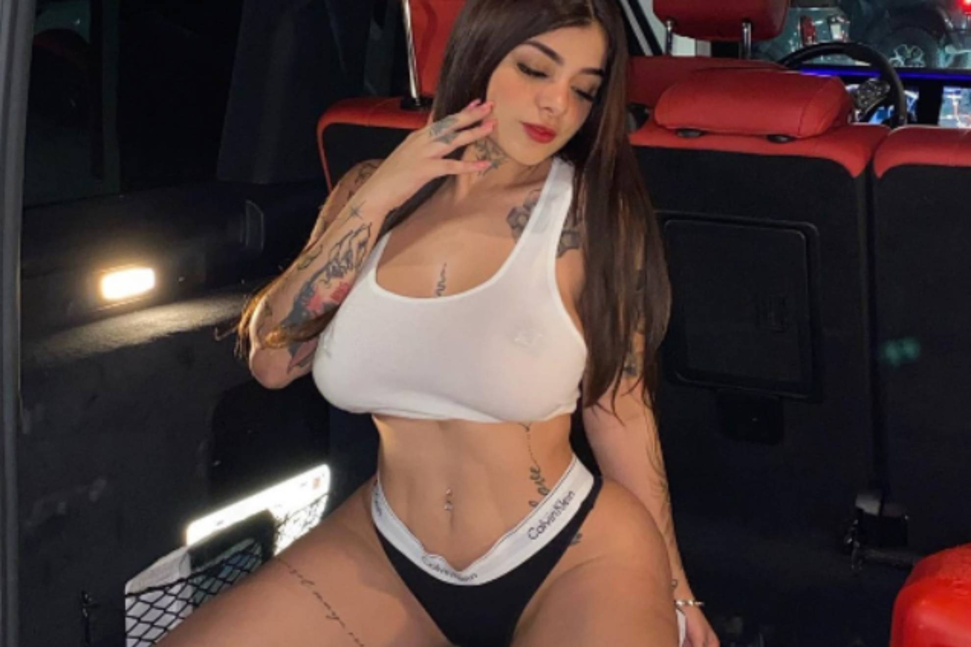 Karely Ruiz and her red lace lingerie that causes an earthquake on Instagram