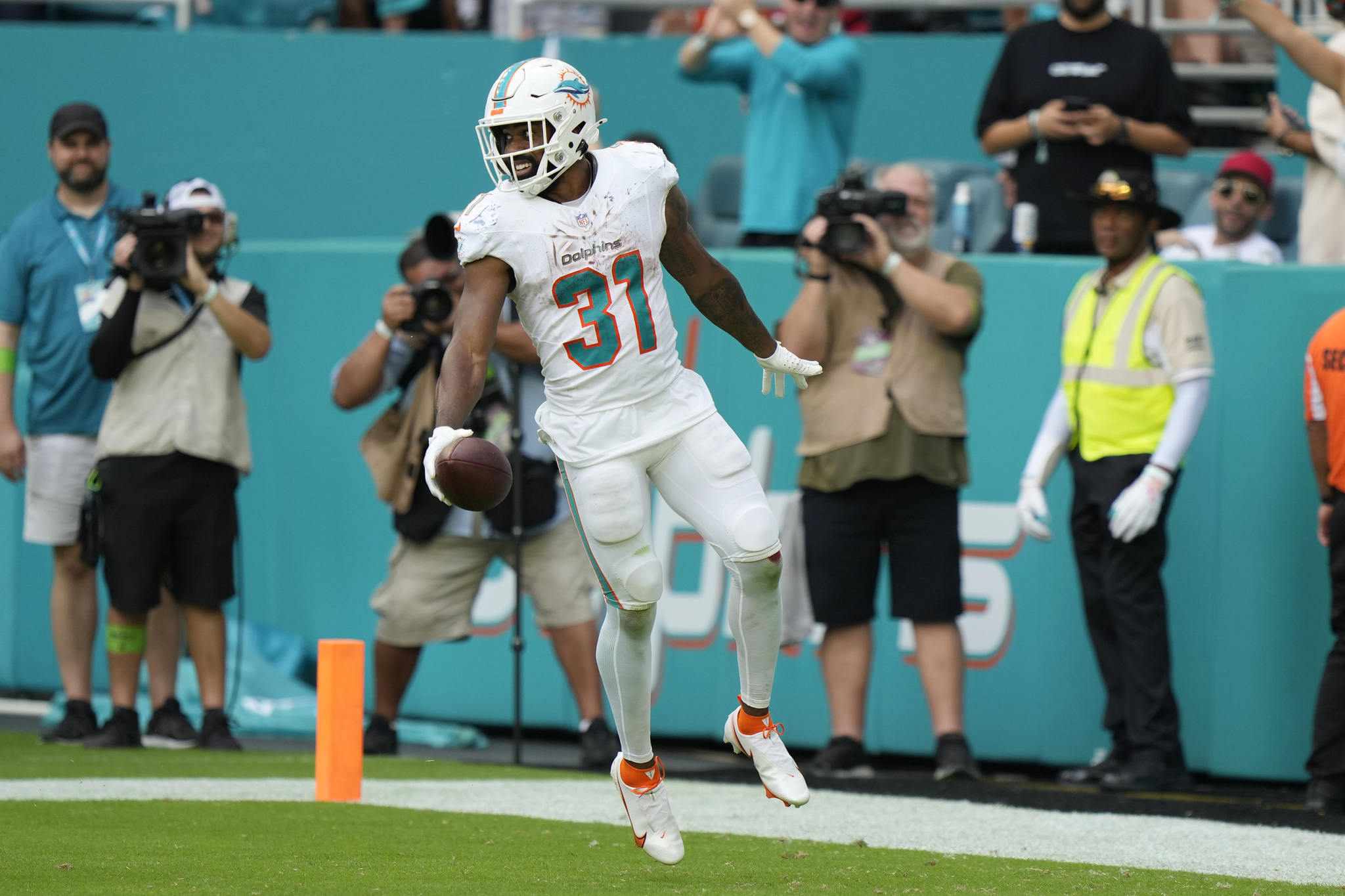 Raheem Mostert scores a touchdown against the Denver Broncos.