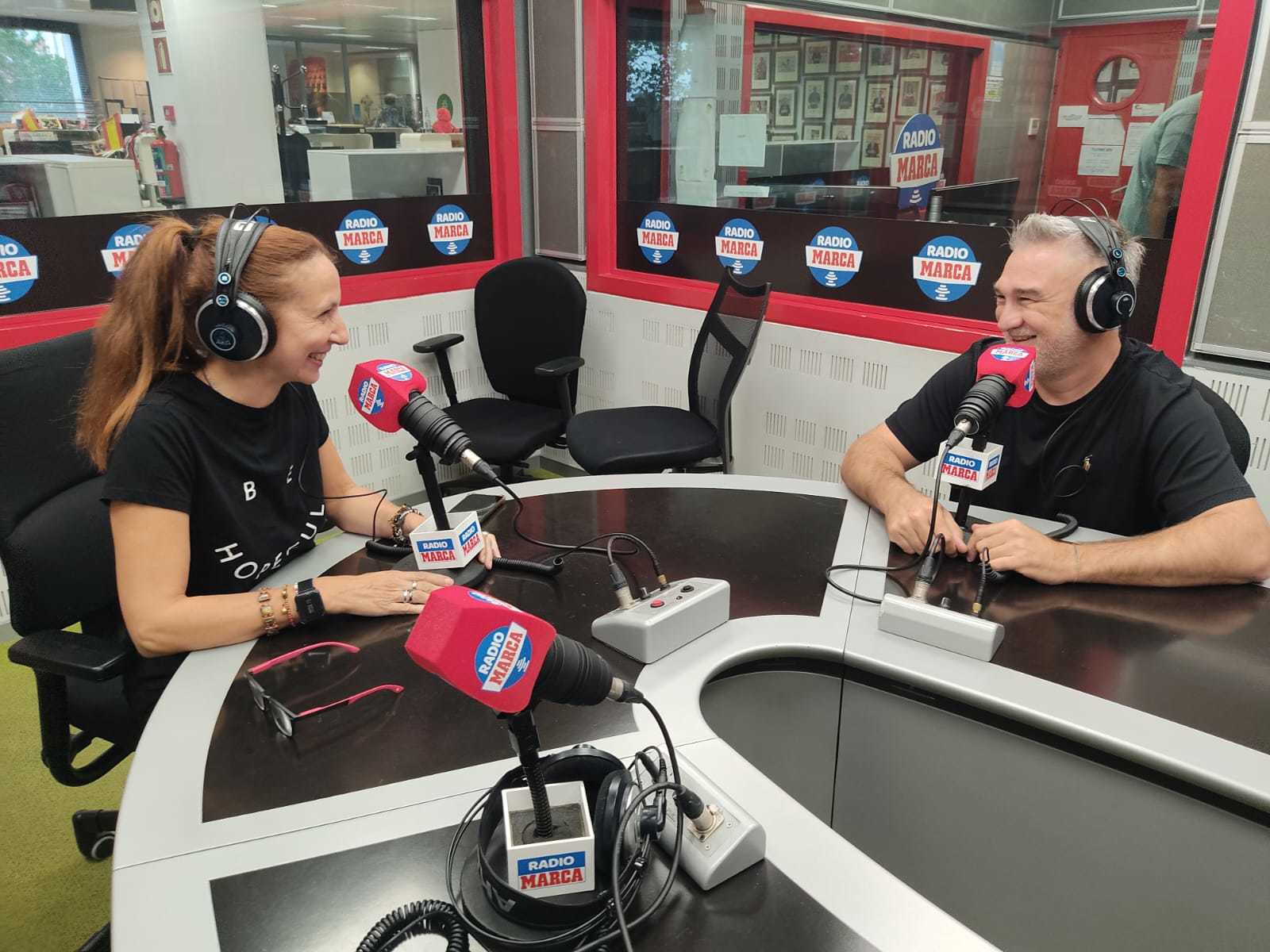 Kase.O y Natalia Freire durante la entrevista en los estudios de Radio Marca