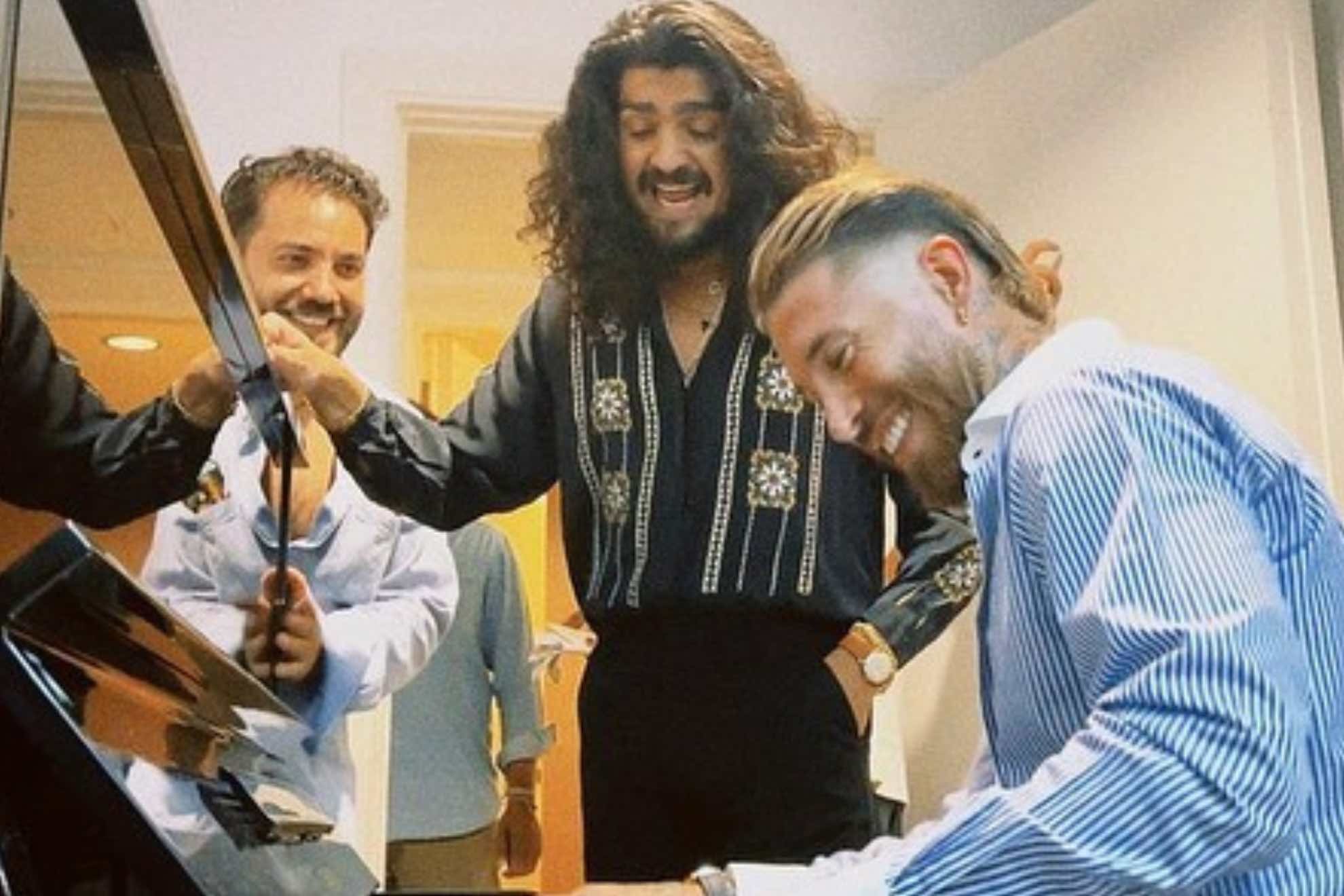 Sergio Ramos makes a song with Israel Fernandez
