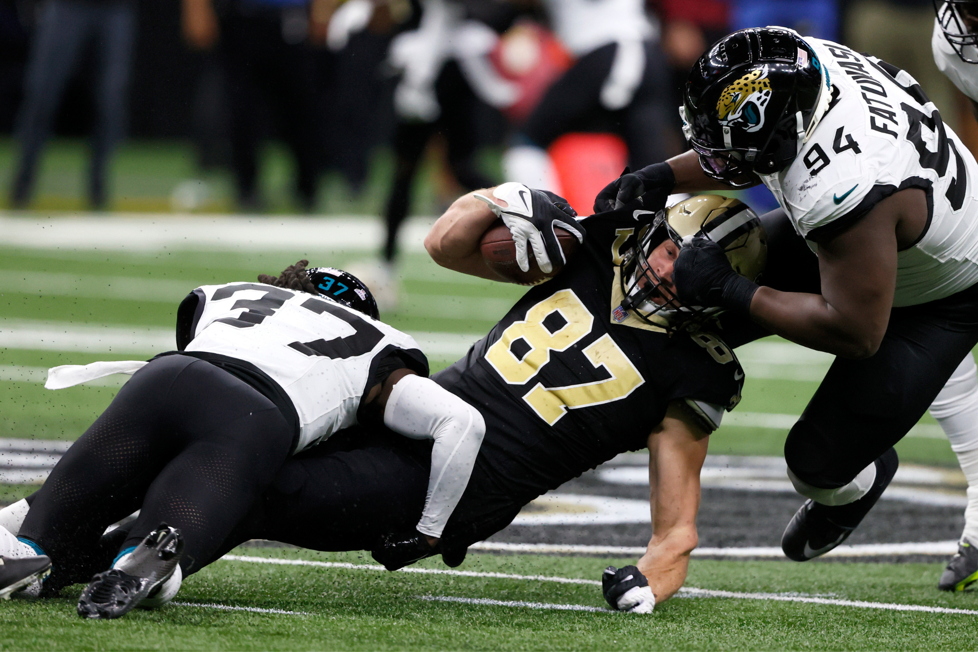 Moreau tackled during Jaguars-Saints.
