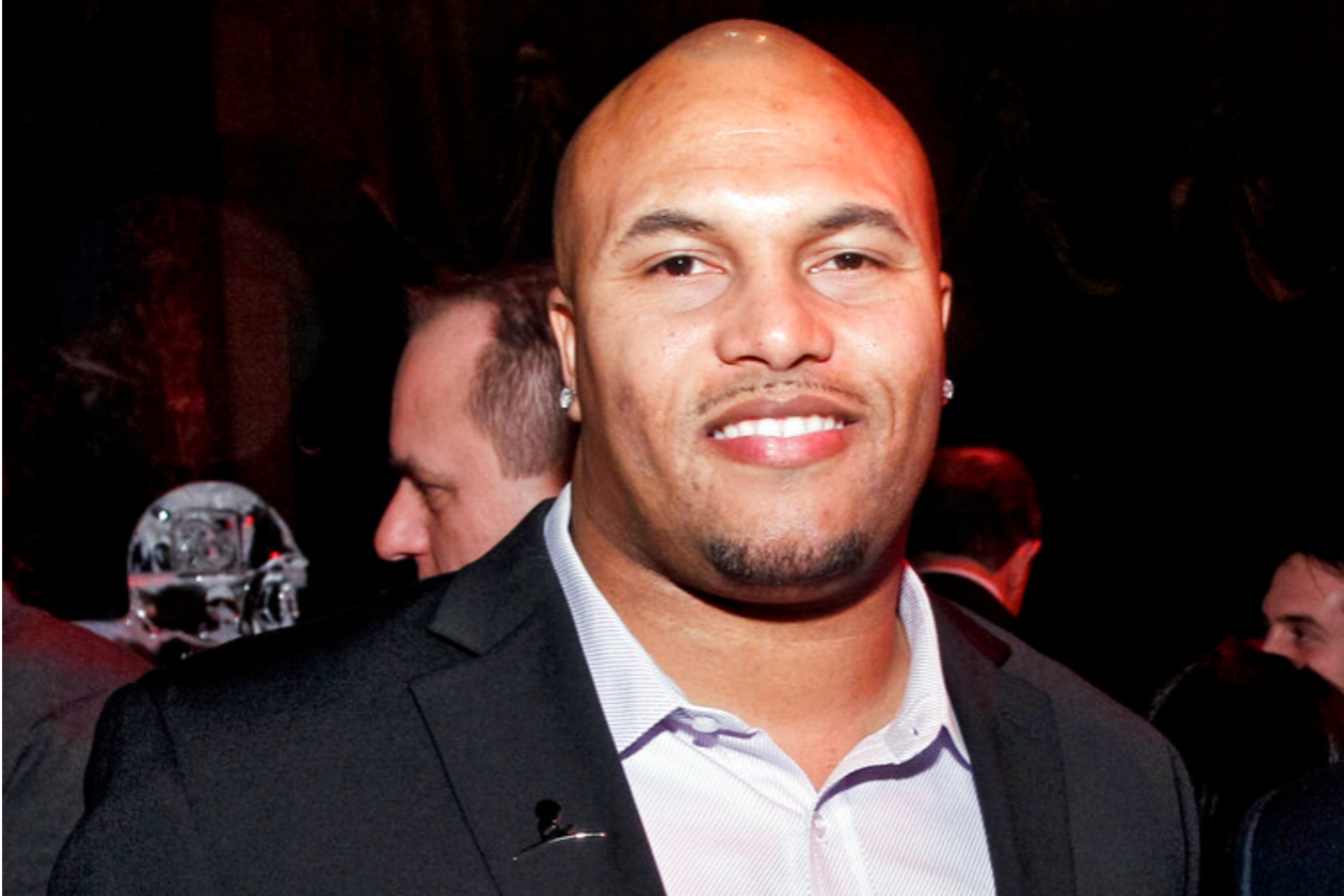 Antonio Pierce has a long career in the NFL.