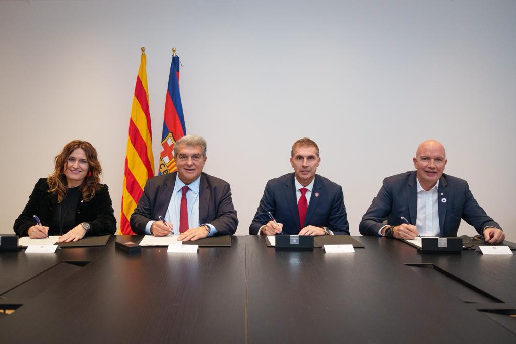 Firma del acuerdo del Barcelona y el Girona con la Generalitat.