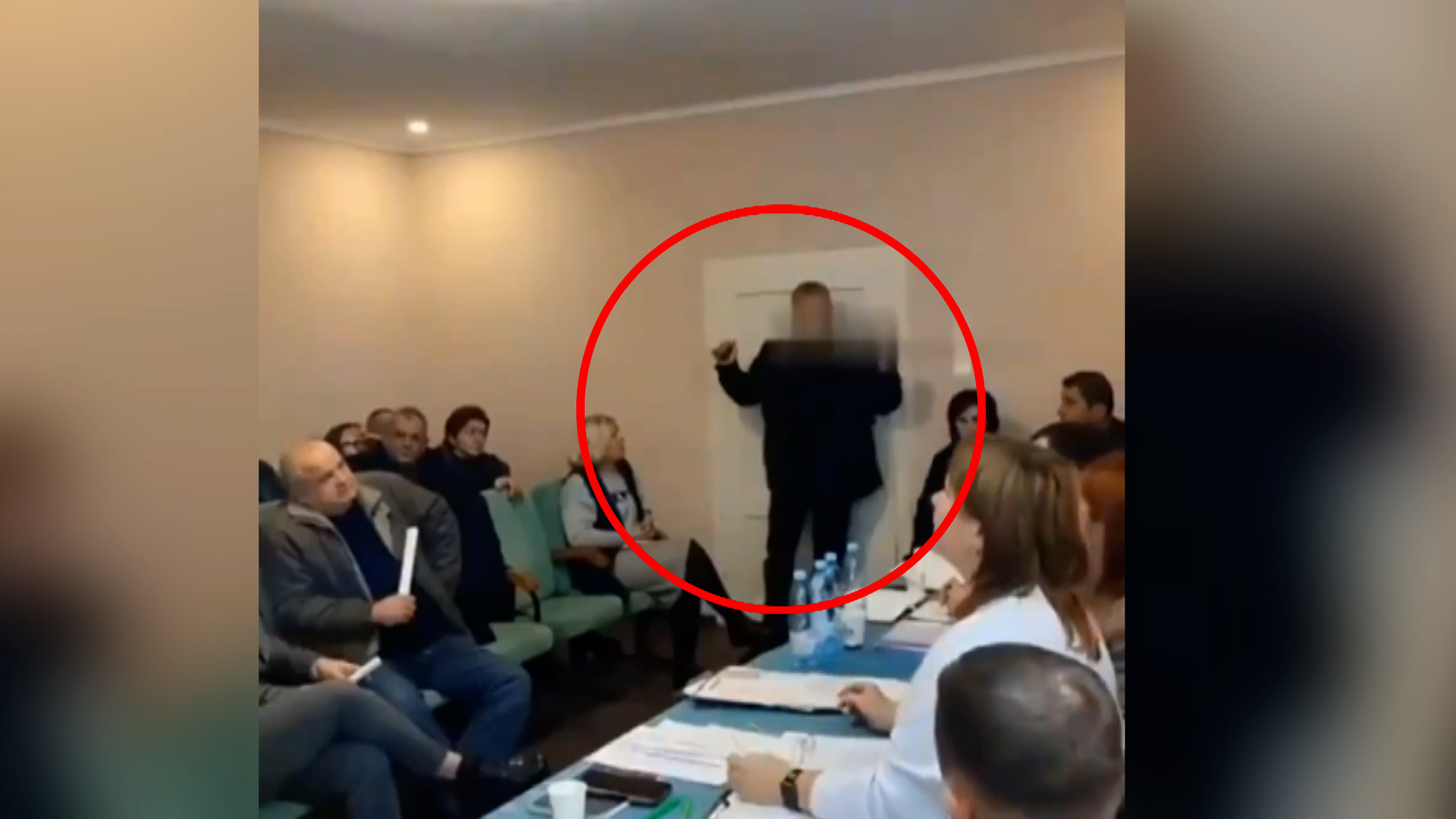 Councillor detonates two grenades in the middle of a meeting in Ukraine, 26 people seriously injured
