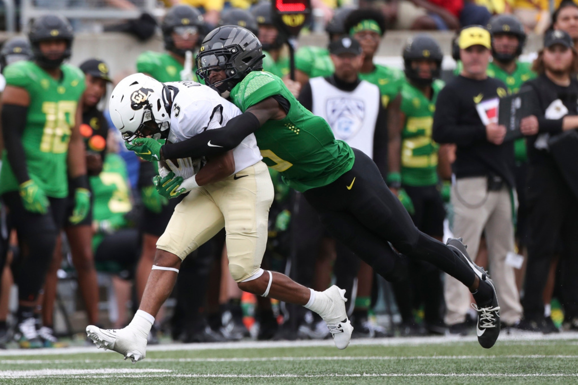 Oregon handled their Pac-12 rival comfortably in Eugene