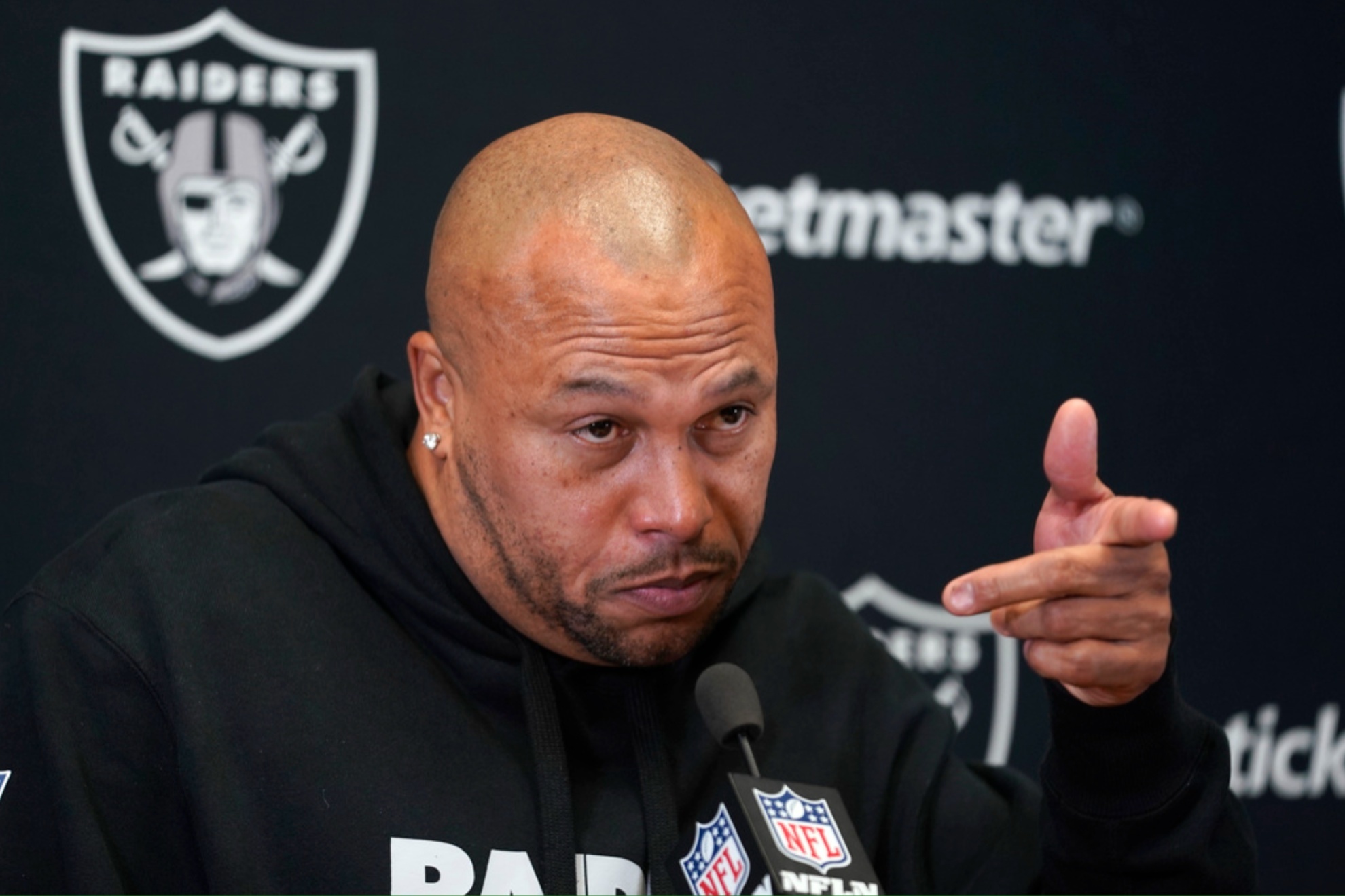 Raiders interim head coach, Antonio Pierce, is fighting to land the permanent job