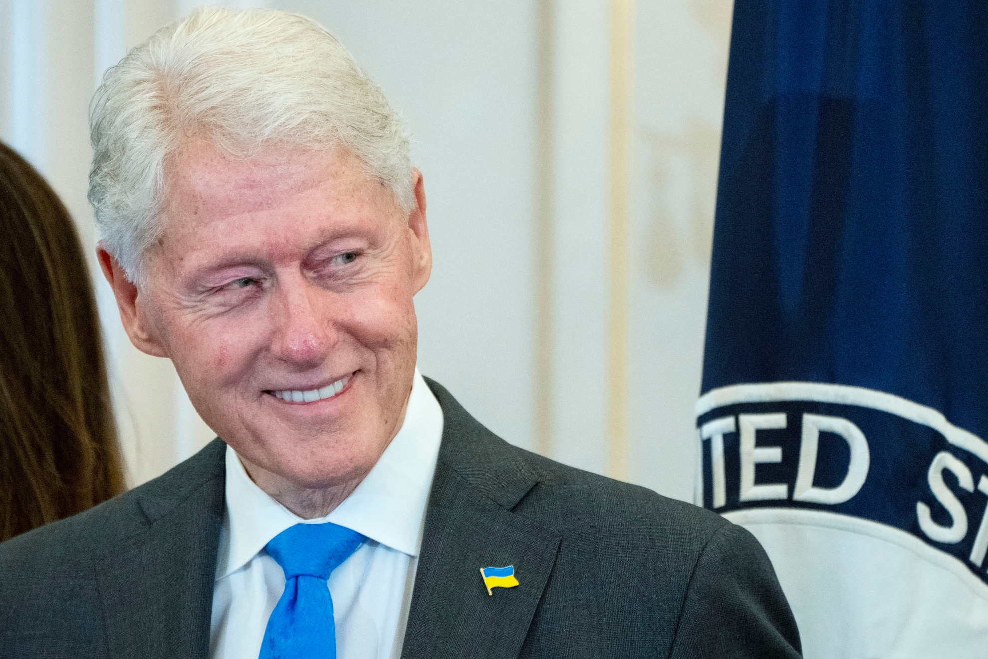 Bill Clintons trips to Epstein Island unsettles Hillary Clinton during political rally