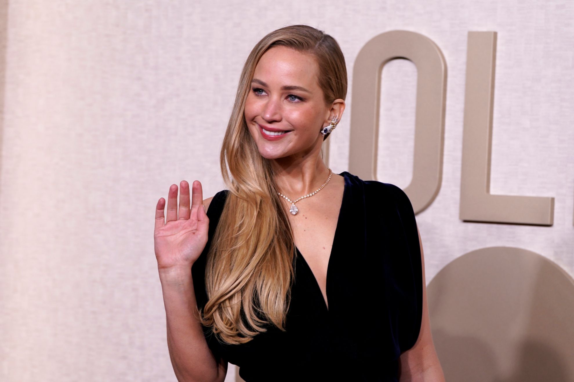 jennifer lawrence golden globes 2024 dress Jennifer Lawrence Goes Minimalist in Dior at the 2024 Golden Globes