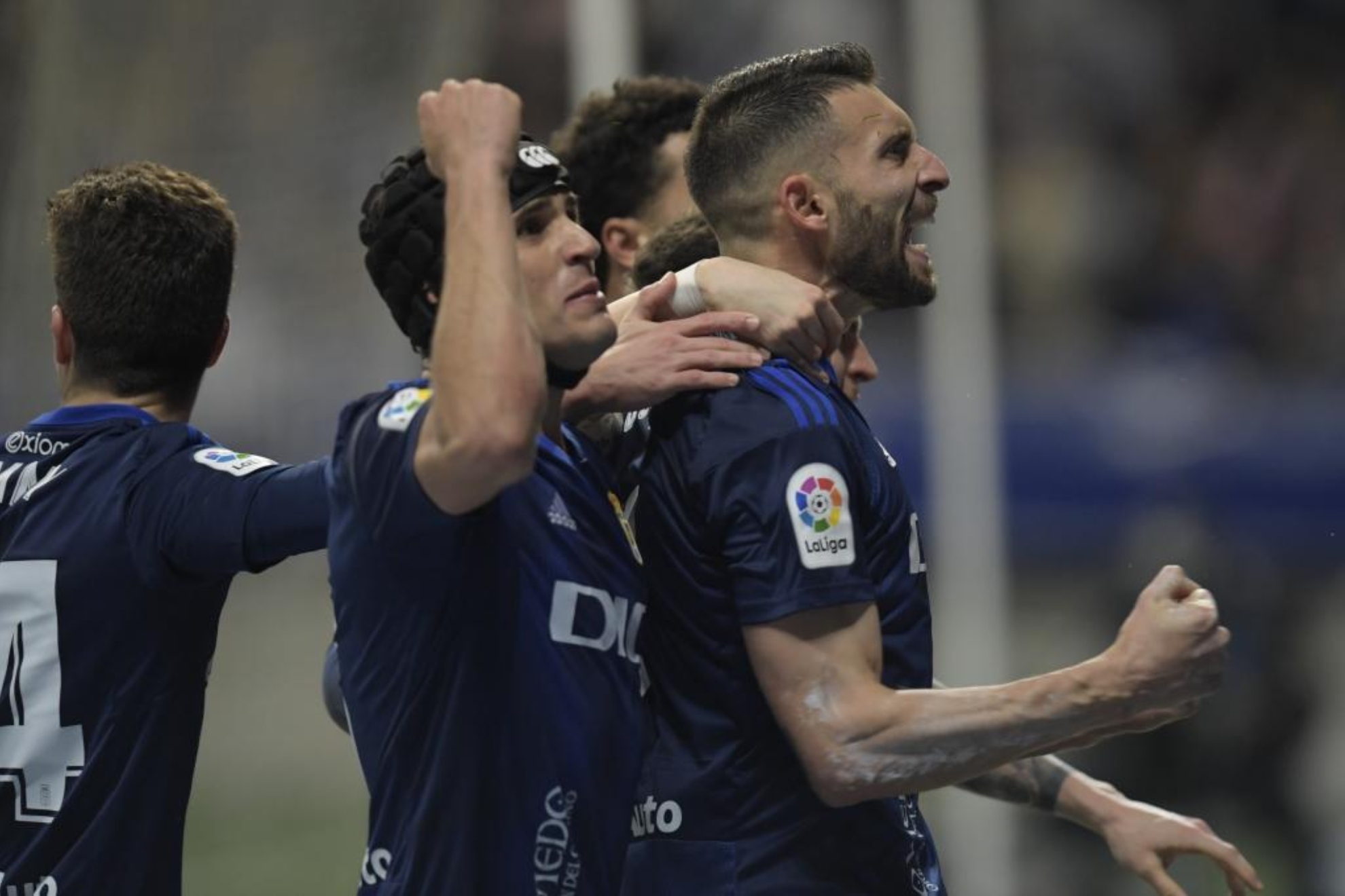 Se busca héroe para el derbi