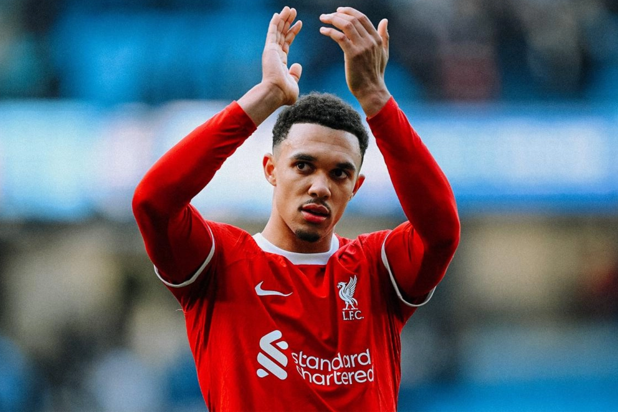 Trent-Alexander Arnold aplaude a su afici�n