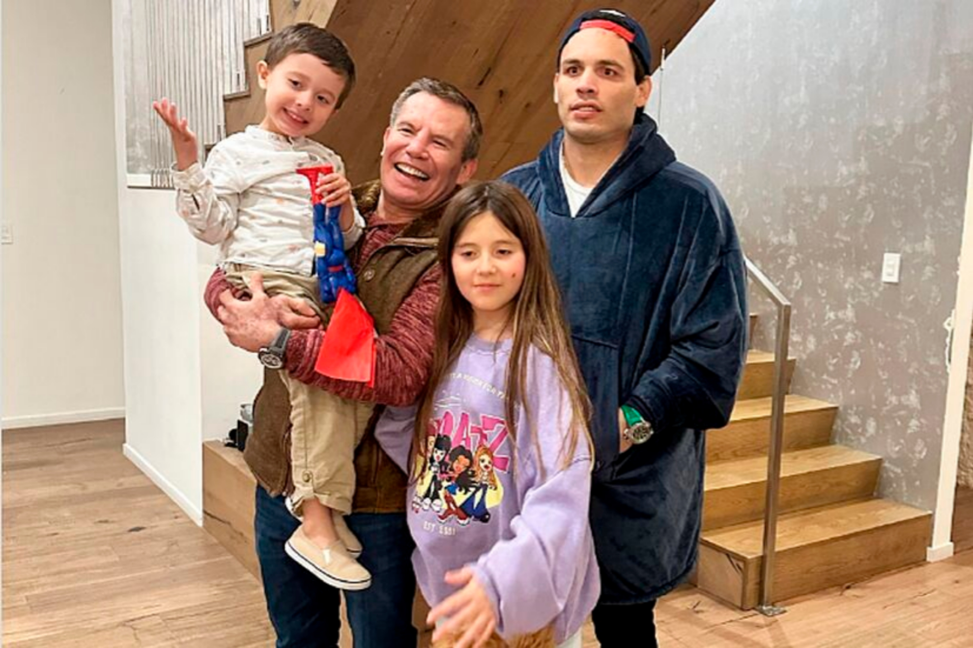 Julio Cesar Chavez surprises fans with an unexpected announcement: He  reconciles with his son Julio Jr. | Marca