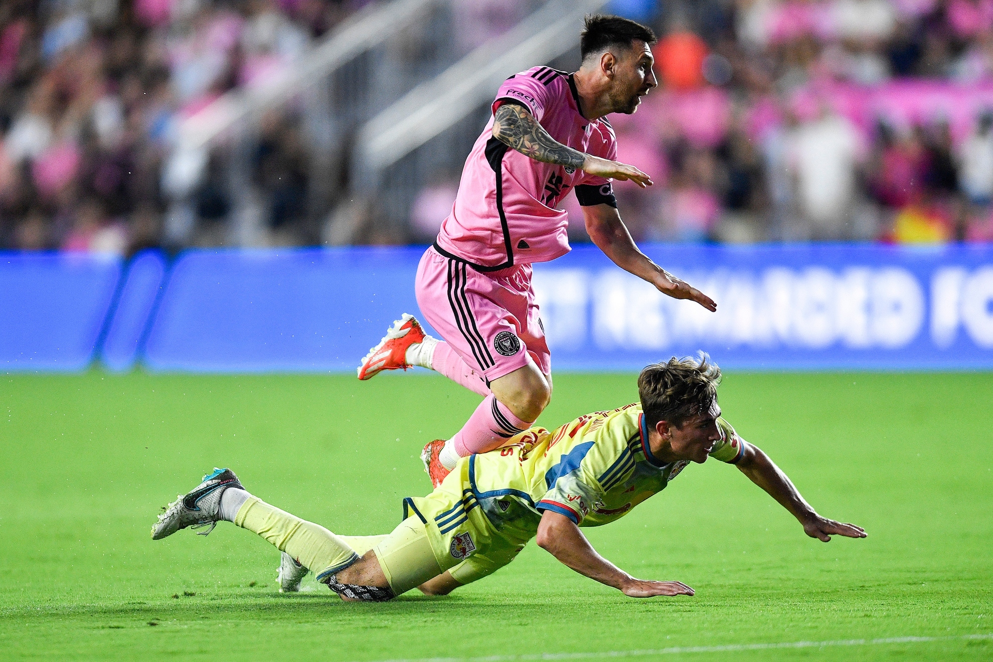 Five assists from Messi propel Inter Miami to a thrilling 6-1 victory!