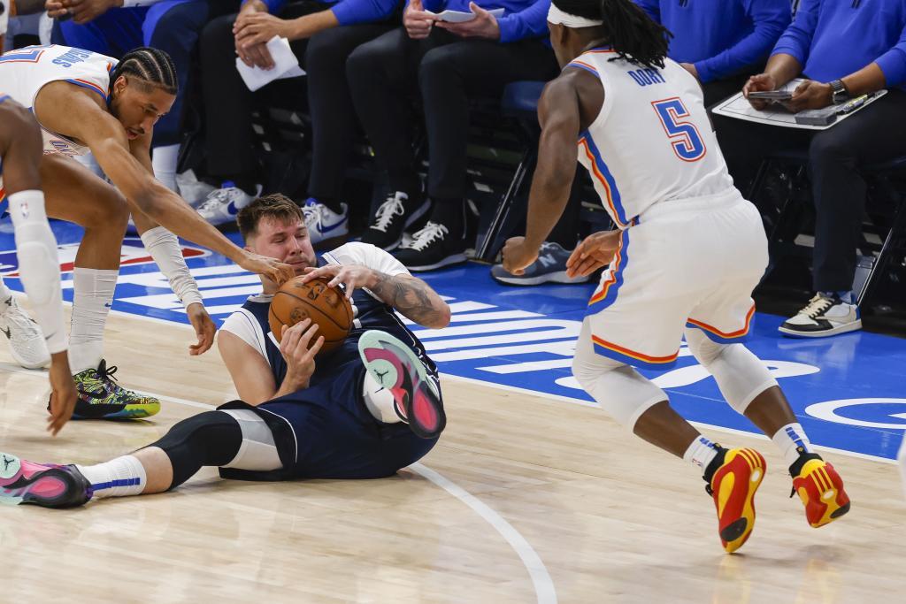 Doncic, frustrated by a fan who 'stole' the ball from him and angry ...