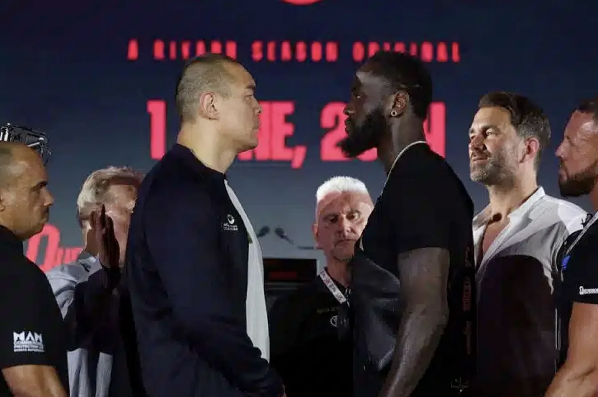 What time is Deontay Wilder vs Zhilei Zhang and the other boxing matches tonight?