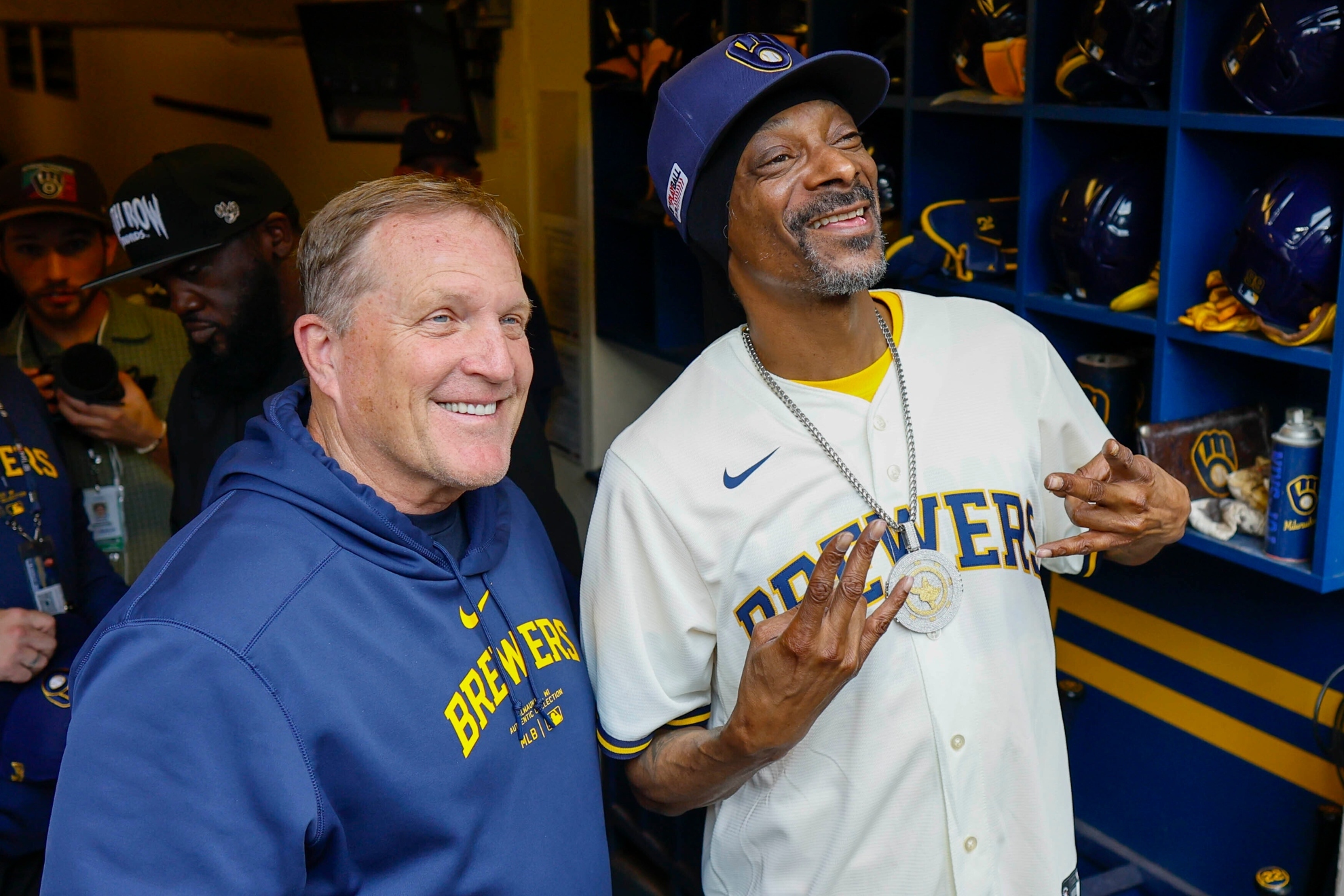 Snoop Dogg steals the show at American Family Field