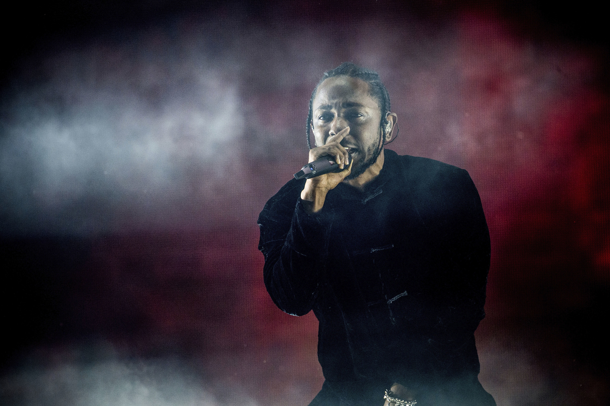 Kendrick Lamar finishes epic concert by bringing West Coast legends on stage for Drake diss song