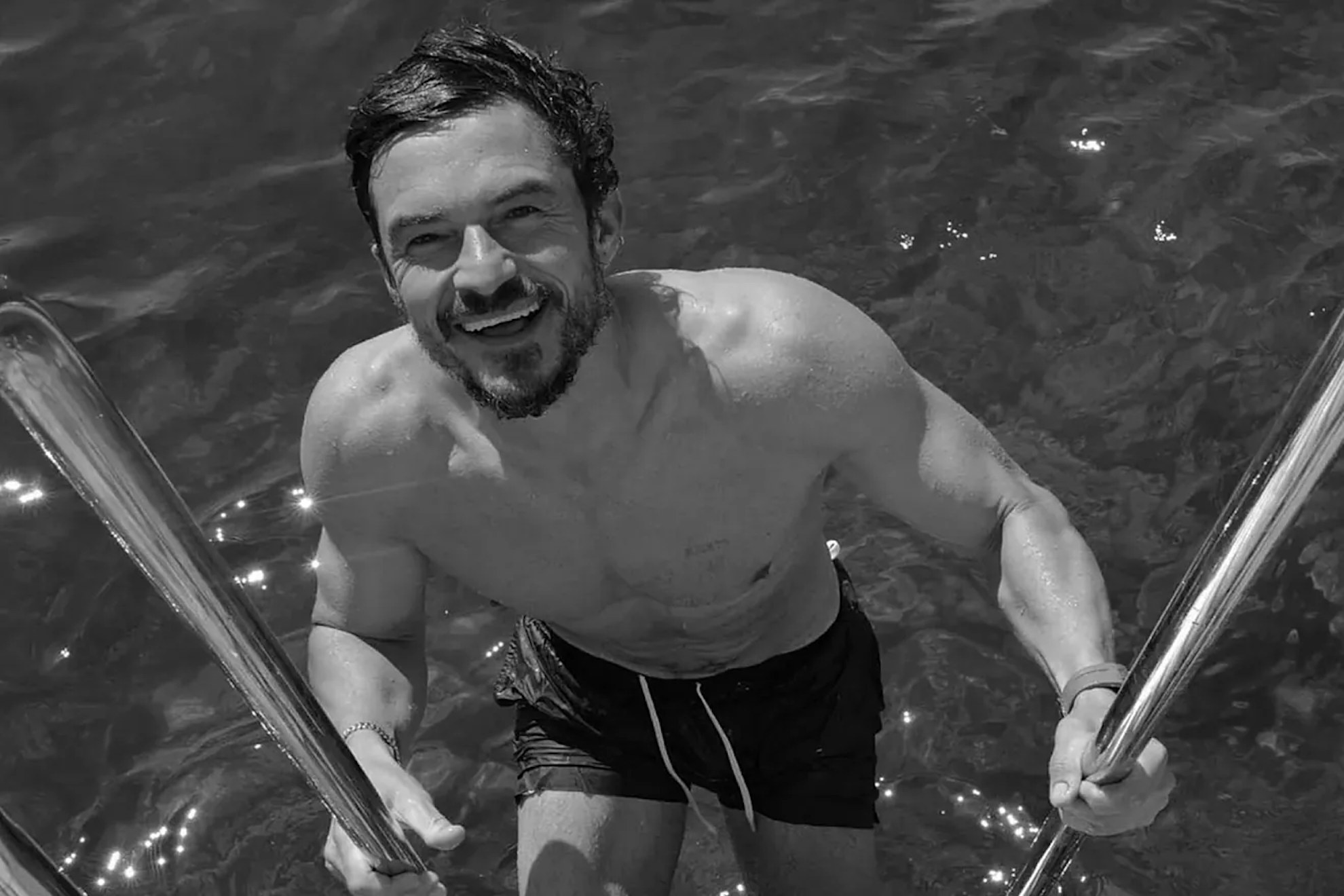 Orlando Bloom showcases his incredible physique in topless pictures