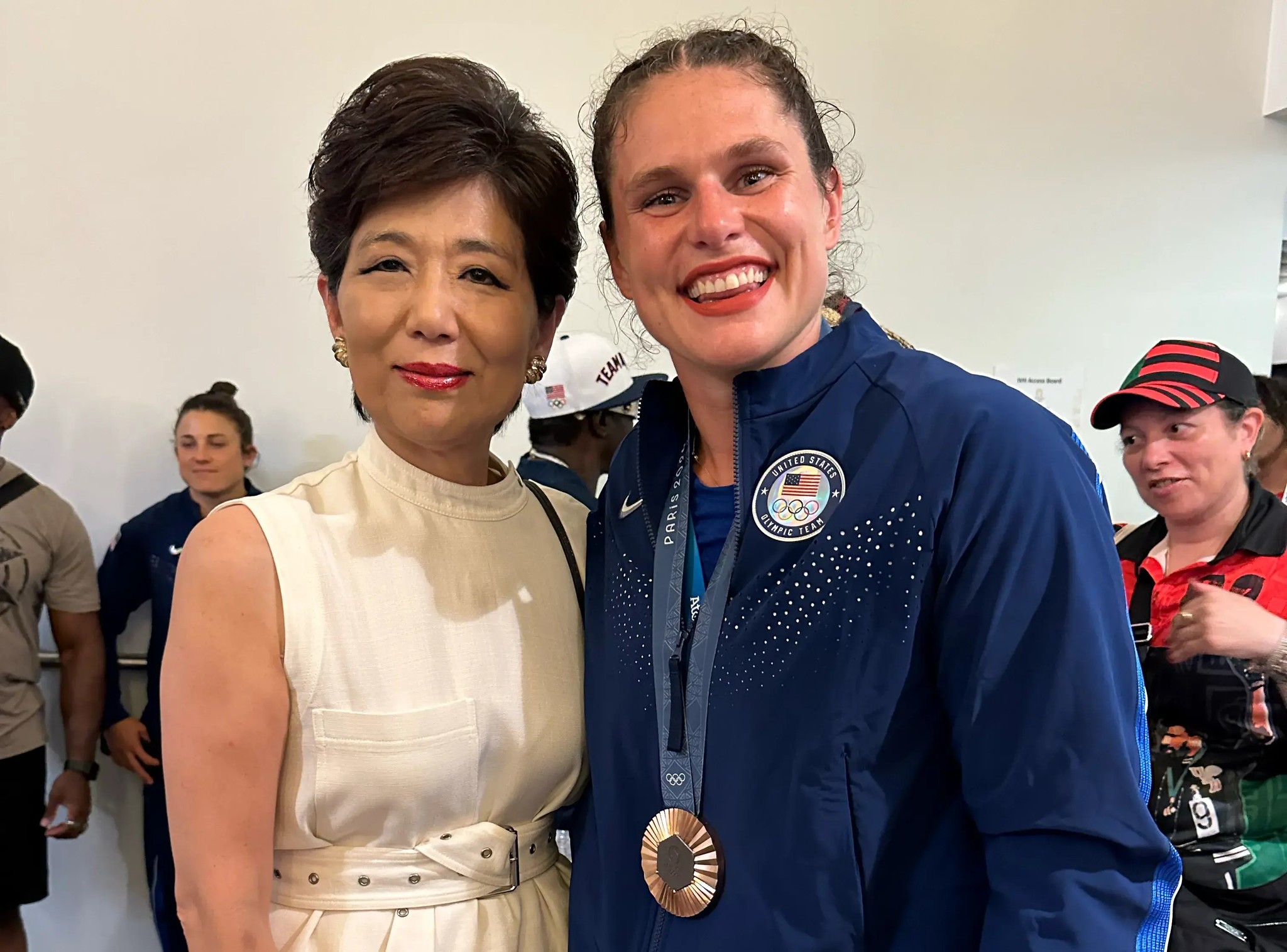 Michele Kang (left) and Ilona Maher (right)  after the medals ceremony