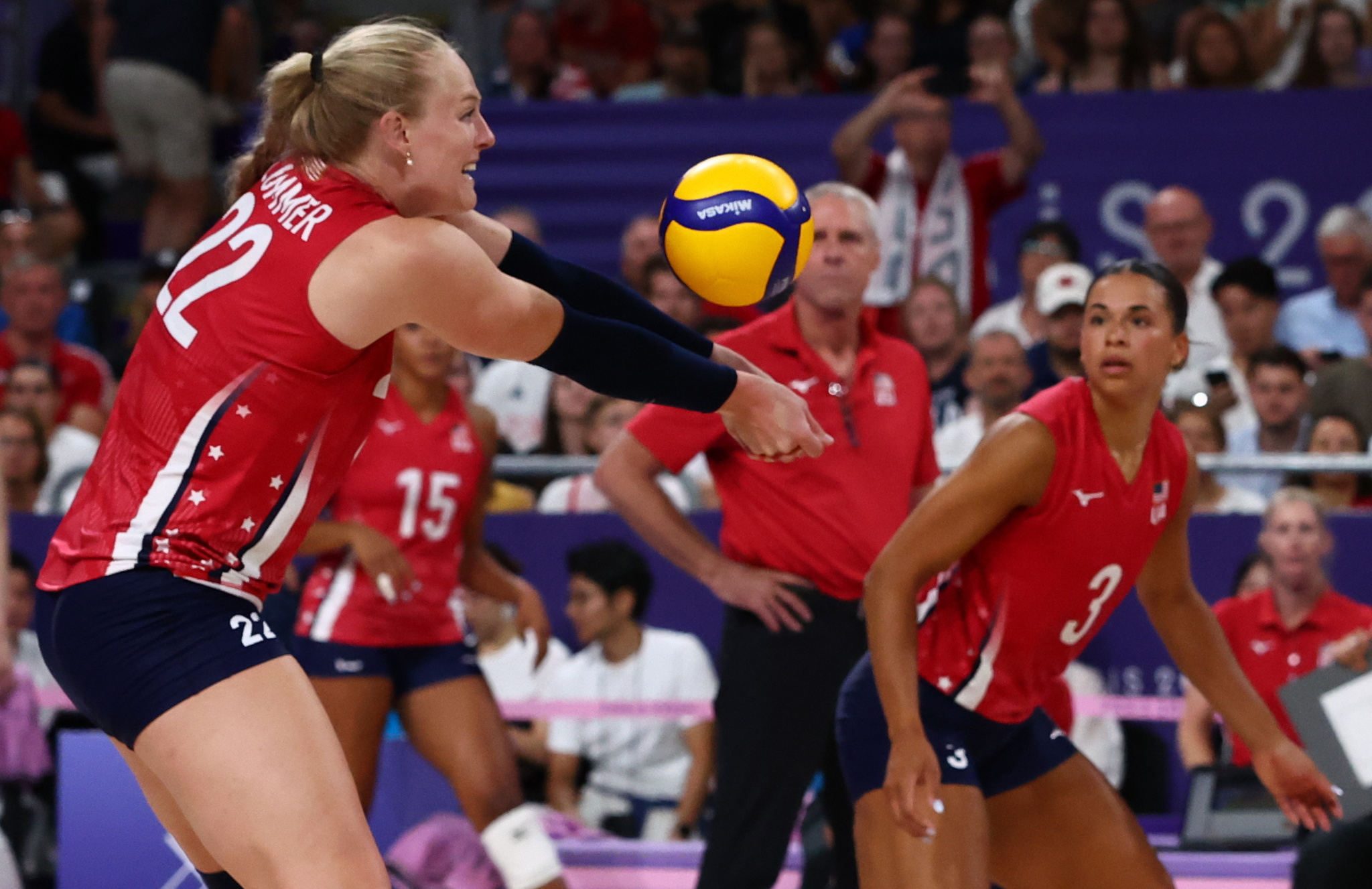 Paris (France), 06/08/2024.- Kathryn Plummer of lt;HIT gt;USA lt;/HIT gt; in action during the lt;HIT gt;Women lt;/HIT gt; quarterfinal match between lt;HIT gt;USA lt;/HIT gt; and Poland of the lt;HIT gt;Volleyball lt;/HIT gt; competitions in the Paris 2024 Olympic Games, at the South Paris Arena in Paris, France, 06 August 2024. (Francia, Polonia) EFE/EPA/DIVYAKANT SOLANKI