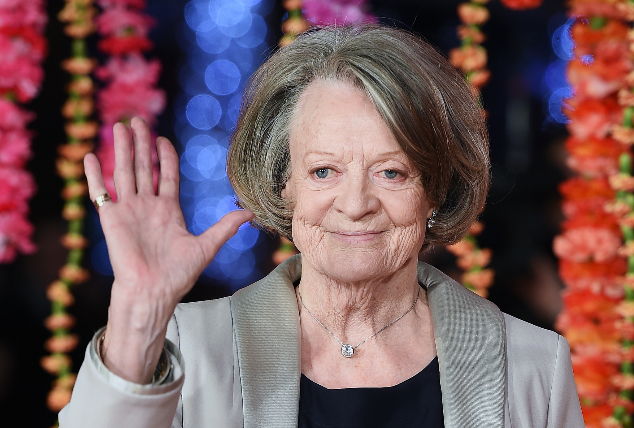 London (United Kingdom).- (FILE) - British actor Dame lt;HIT gt;Maggie lt;/HIT gt; lt;HIT gt;Smith lt;/HIT gt; arrives for the premiere of The Second Best Exotic Marigold Hotel in London, Britain, 17 February 2015 (reissued 27 September 2024). Dame lt;HIT gt;Maggie lt;/HIT gt; lt;HIT gt;Smith lt;/HIT gt; died at the age of 89, according to her family. The actor was best known for her role in the Harry Potter films and the TV series Downton Abbey. (Cine, Reino Unido, Londres) EFE/EPA/ANDY RAIN *** Local Caption *** 51803760