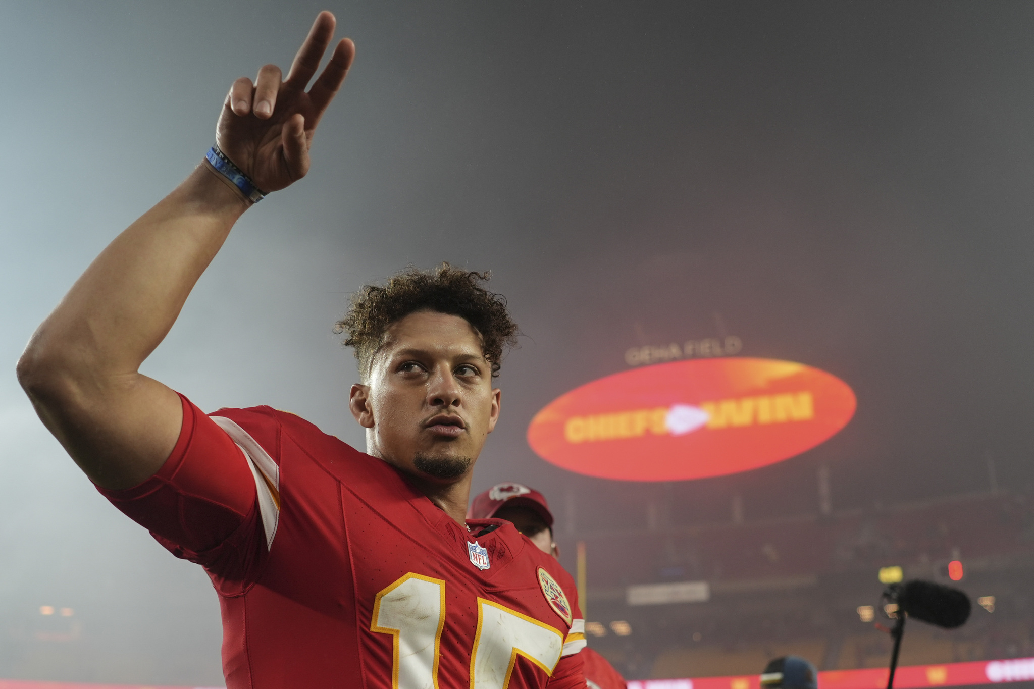 Patrick Mahomes sets Travis Kelce aside for another winning partnership with another Chiefs teammate