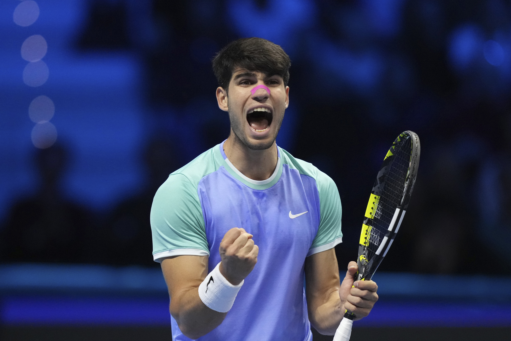lt;HIT gt;Carlos lt;/HIT gt; lt;HIT gt;Alcaraz lt;/HIT gt; devuelve ante Andrey Rublev en las Finales de la ATP, el mi�rcoles 13 de noviembre de 2024, en Tur�n. (AP Foto/Antonio Calanni)