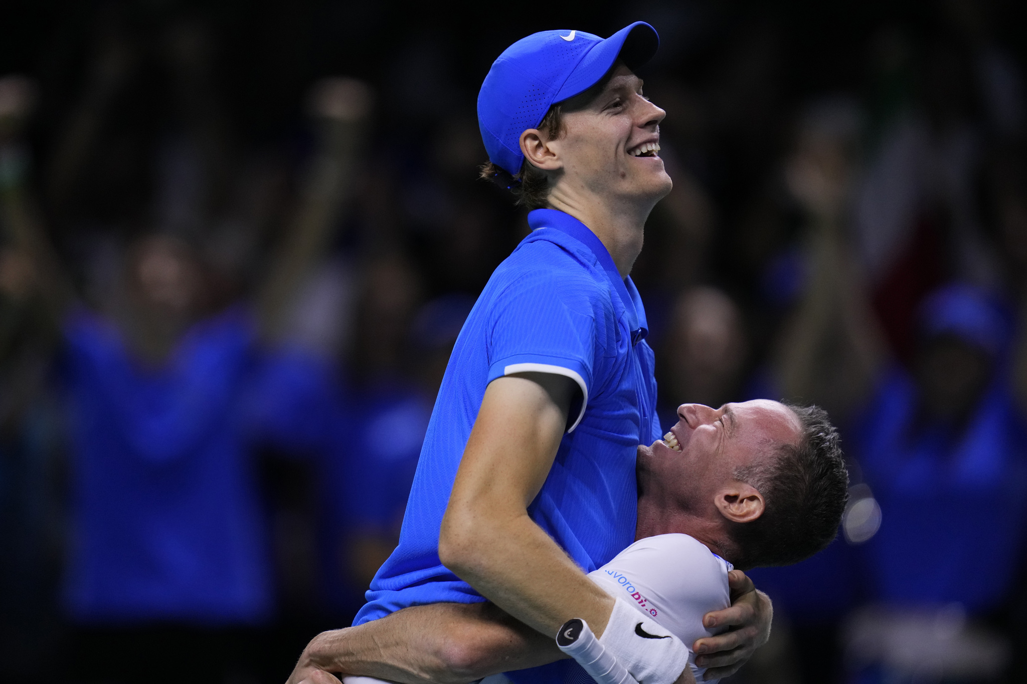 Italys Jannik Sinner celebrates with team captain Filippo Volandri as he defeats Netherlands Tallon Griekspoor during the lt;HIT gt;Davis lt;/HIT gt; lt;HIT gt;Cup lt;/HIT gt; final tennis match between Netherlands and Italy at the Martin Carpena Sports Hall in Malaga, southern Spain, Sunday, Nov. 24, 2024. (AP Photo/Manu Fernandez)