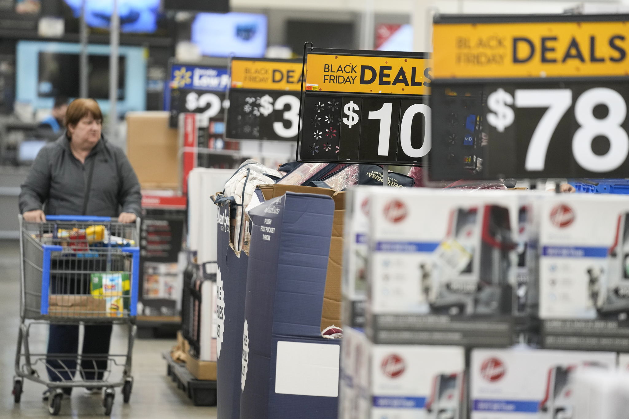 Should you do your Christmas shopping during Black Friday or Cyber Monday this year?
