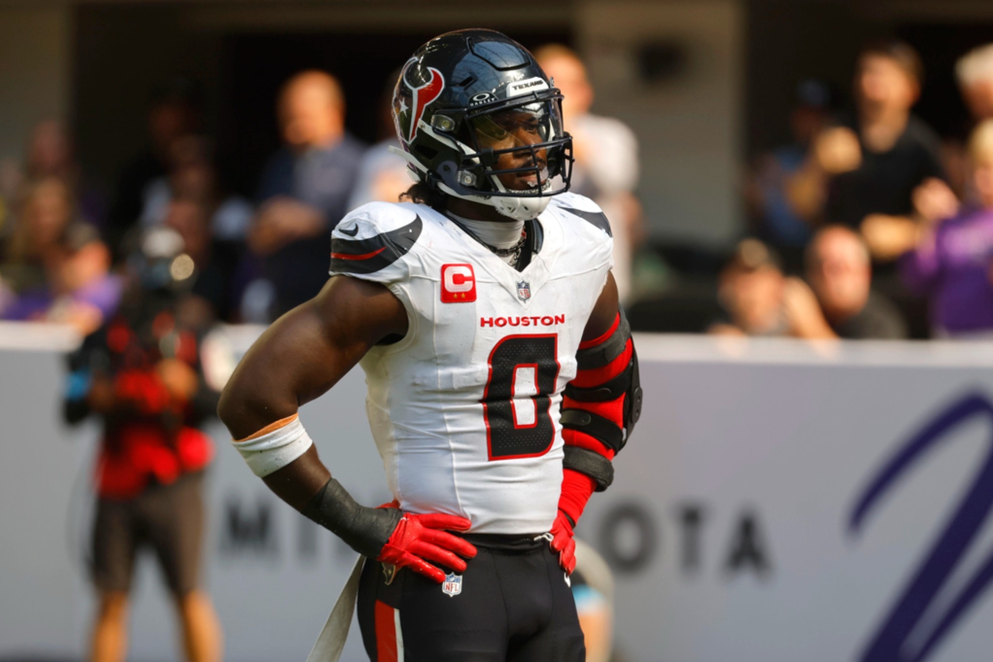 Houston Texans Azeez Al-Shaair in a game against the Minnesota Vikings on Sunday, Sept. 22, 2024