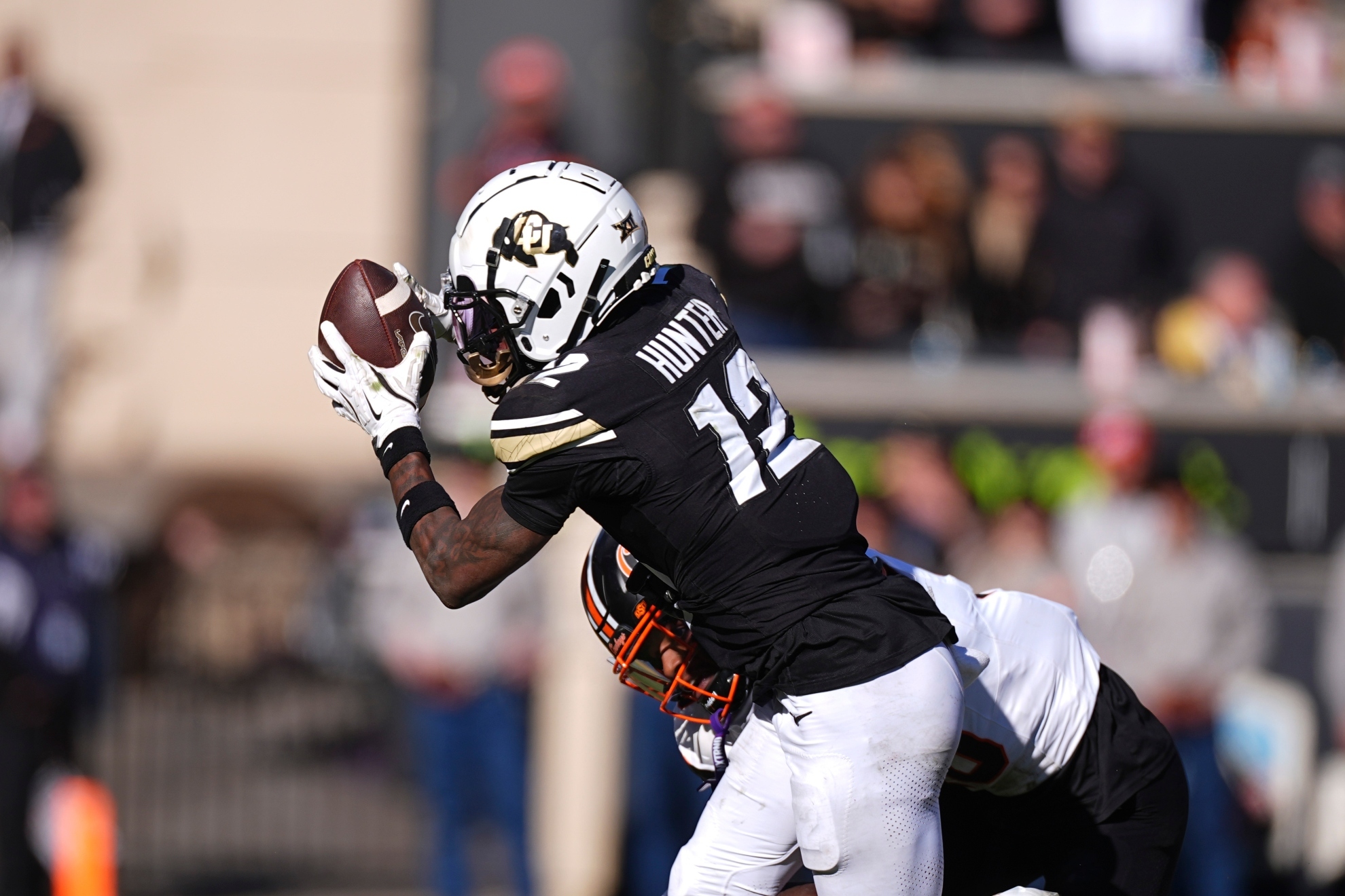 Travis Hunter catching a ball against Oklahoma State.