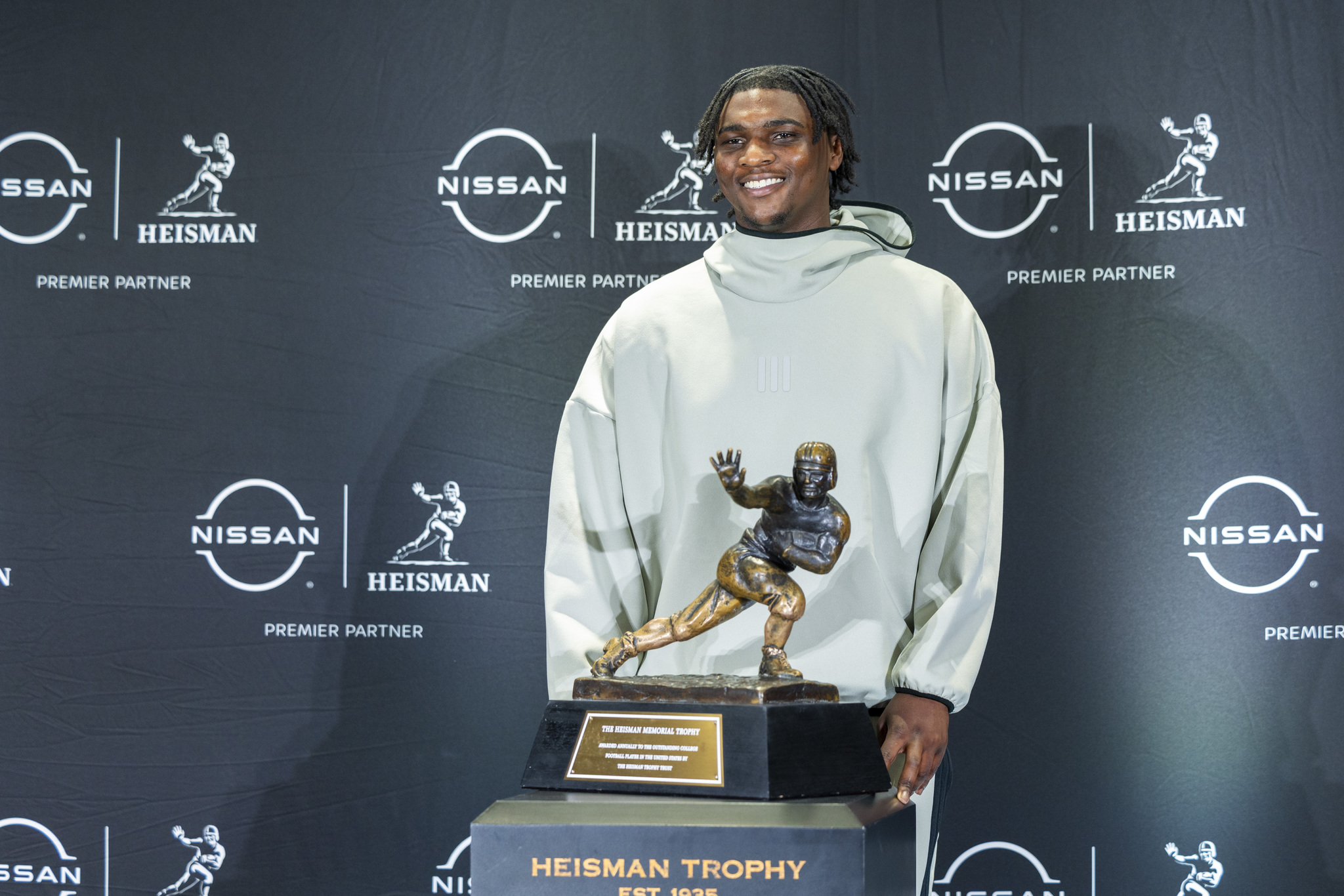  lt;HIT gt;Heisman lt;/HIT gt; Trophy finalist Cam Ward,of Miami, poses with the trophy during a college football media availability, Friday, Dec. 13, 2024, in New York. (AP Photo/Corey Sipkin)