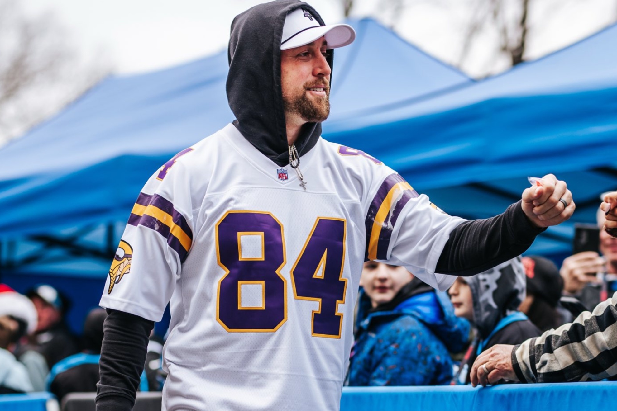 Adam Thielen wears a Randy Moss jersey to the Carolina Panthers Week 15 game against the Cowboys