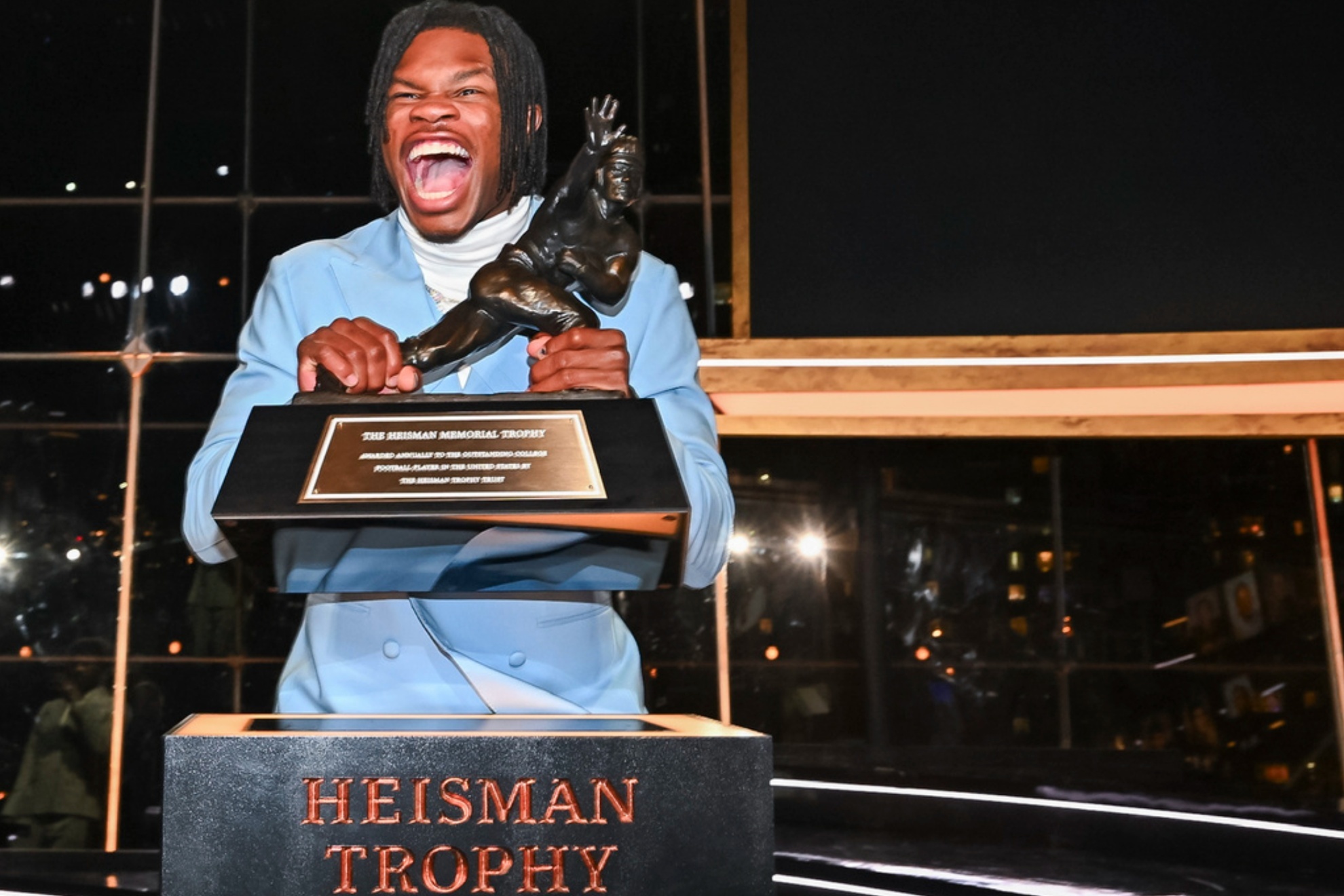 Travis Hunter poses with the NCAA Heisman Trophy during the Award Ceremony in New York