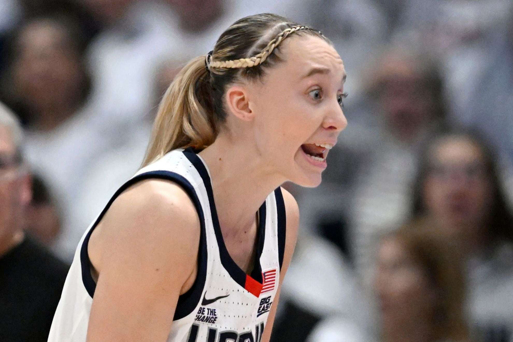 Paige Bueckers unleashes her frustation on the referees after a controversial play | Marca