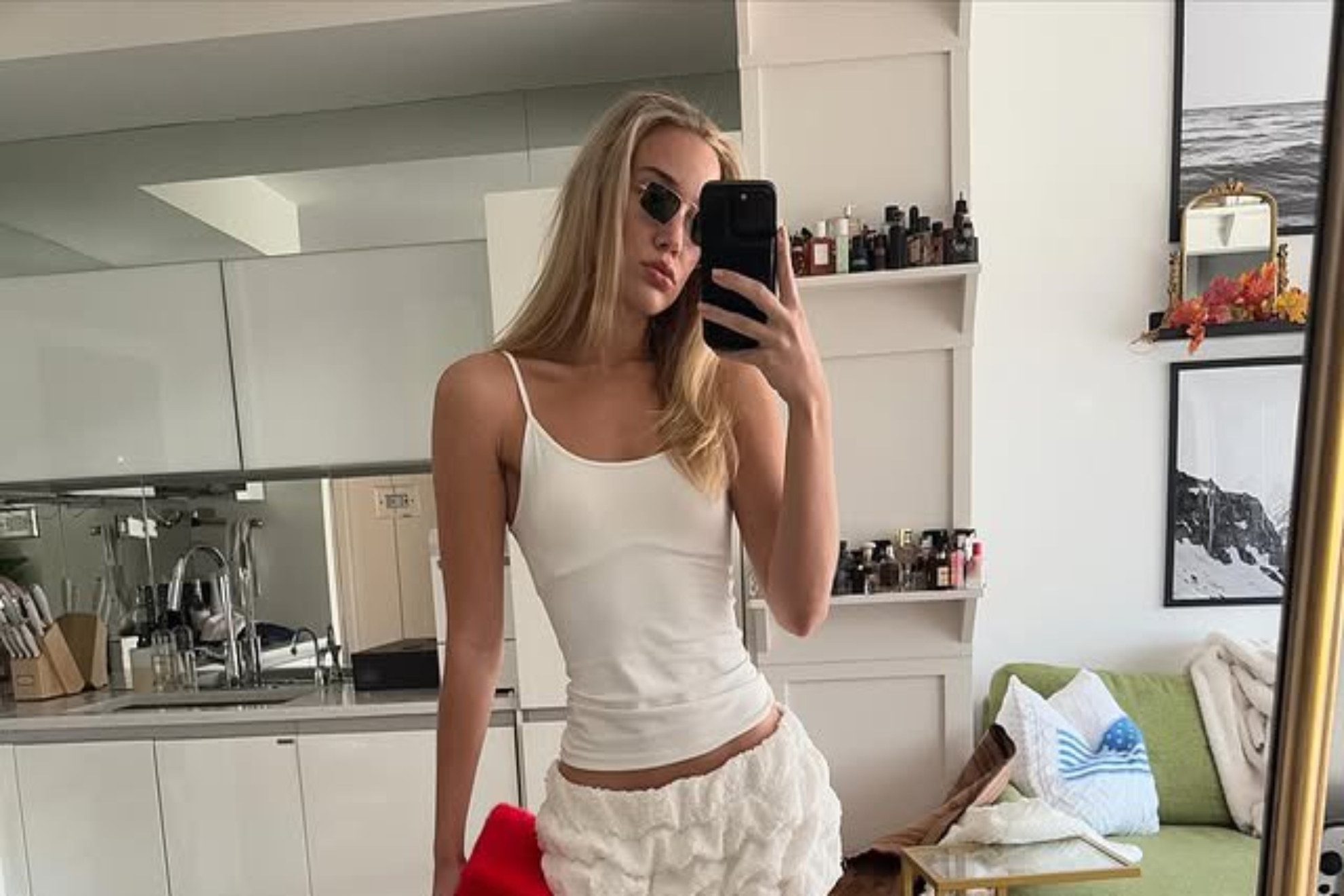 Olivia Ponton taking a mirror selfie.