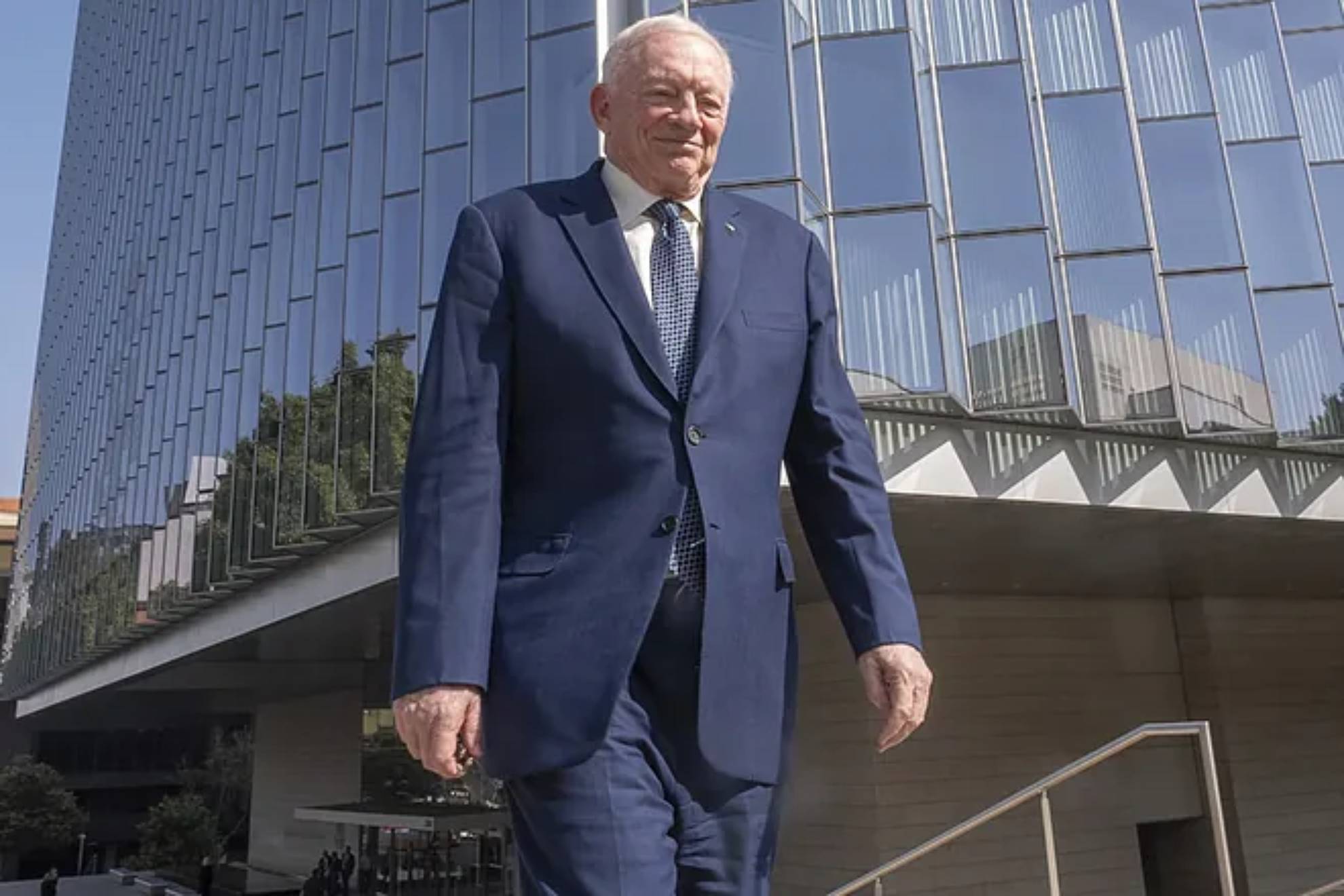 Jerry Jones decides who he wants to be the Cowboys coach