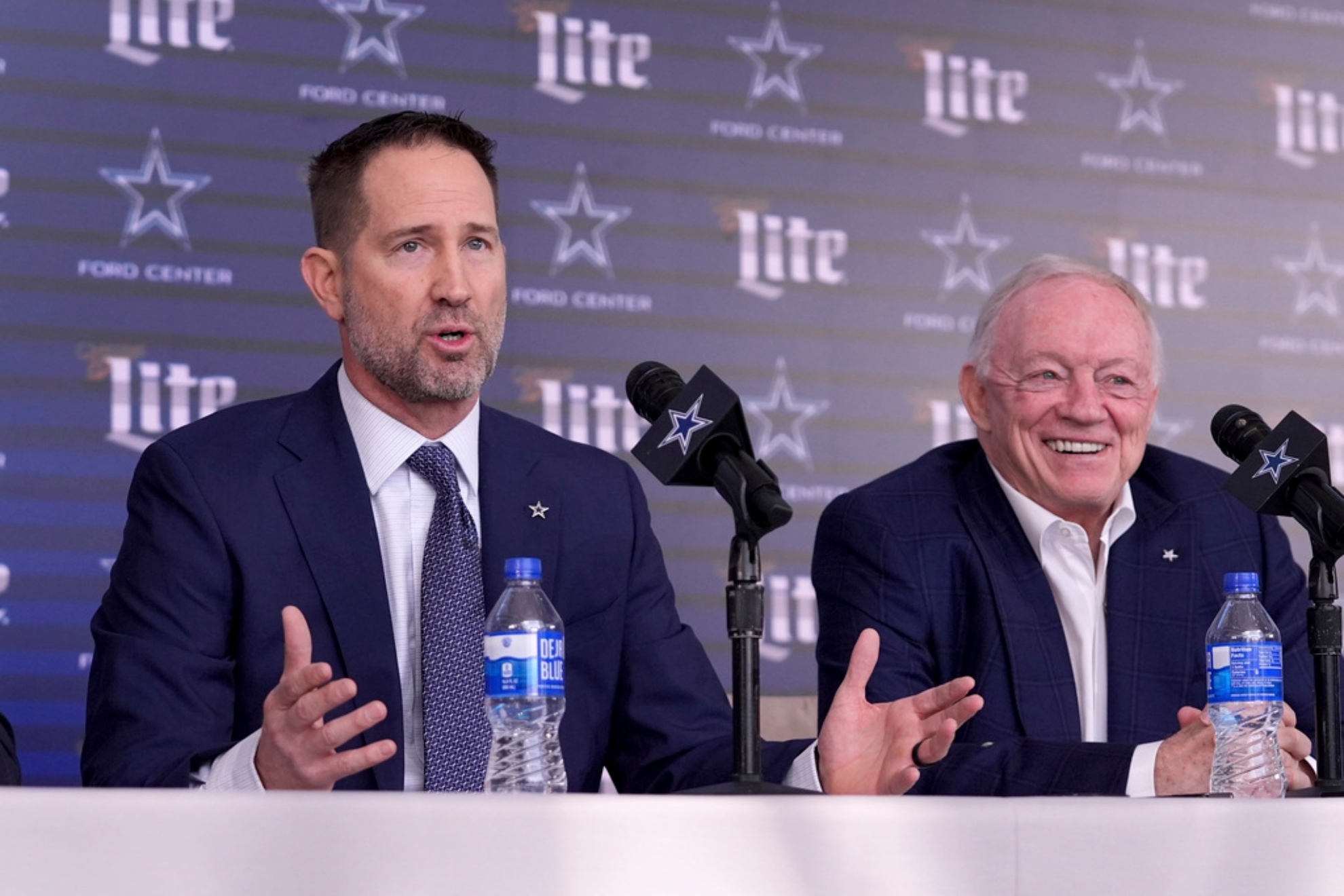 Dallas Cowboys new head coach Brian Schottenheimer, left, responds to a question as team owner Jerry Jones.