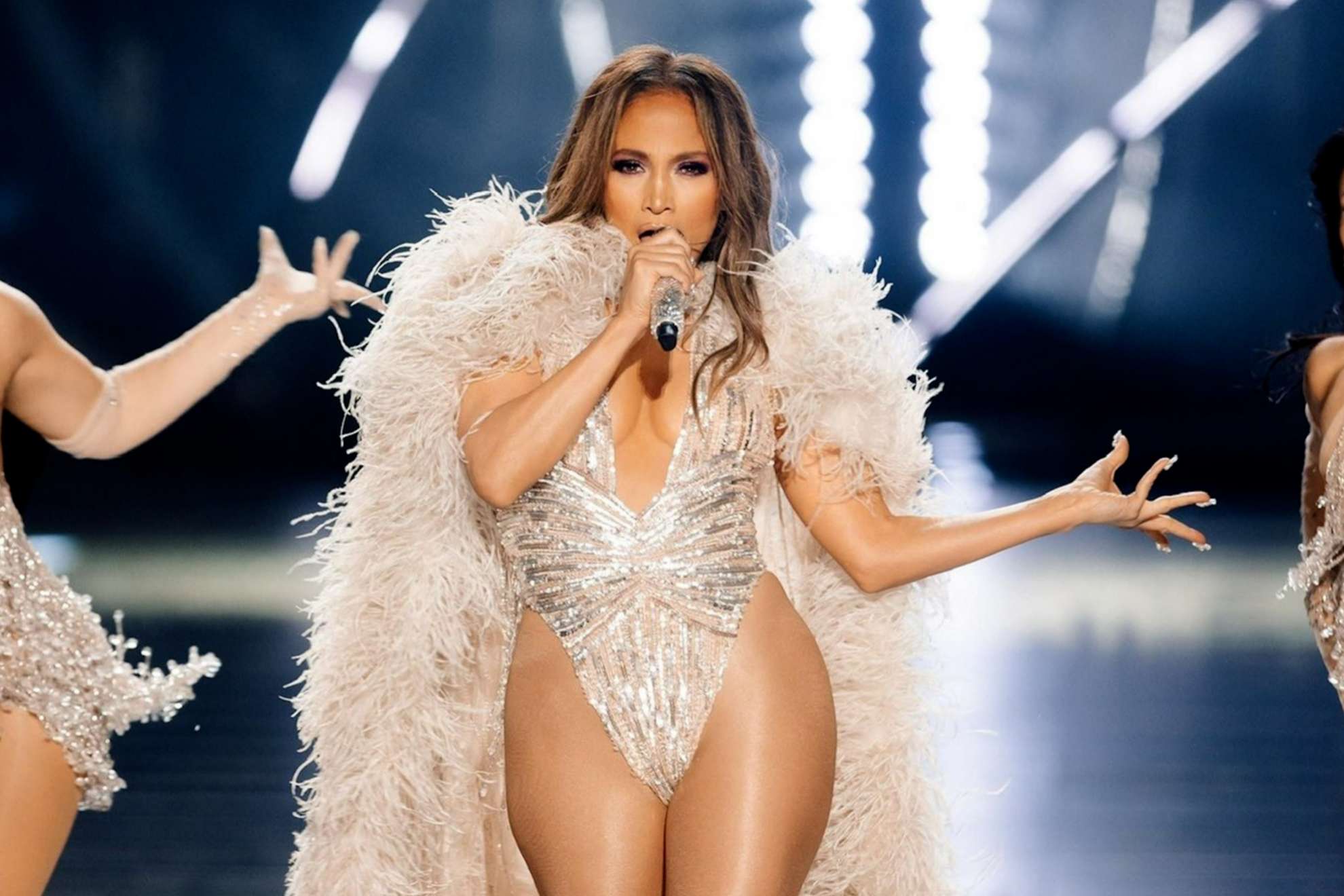 Jennifer Lopez shines with a daring comeback fans can display picture 1