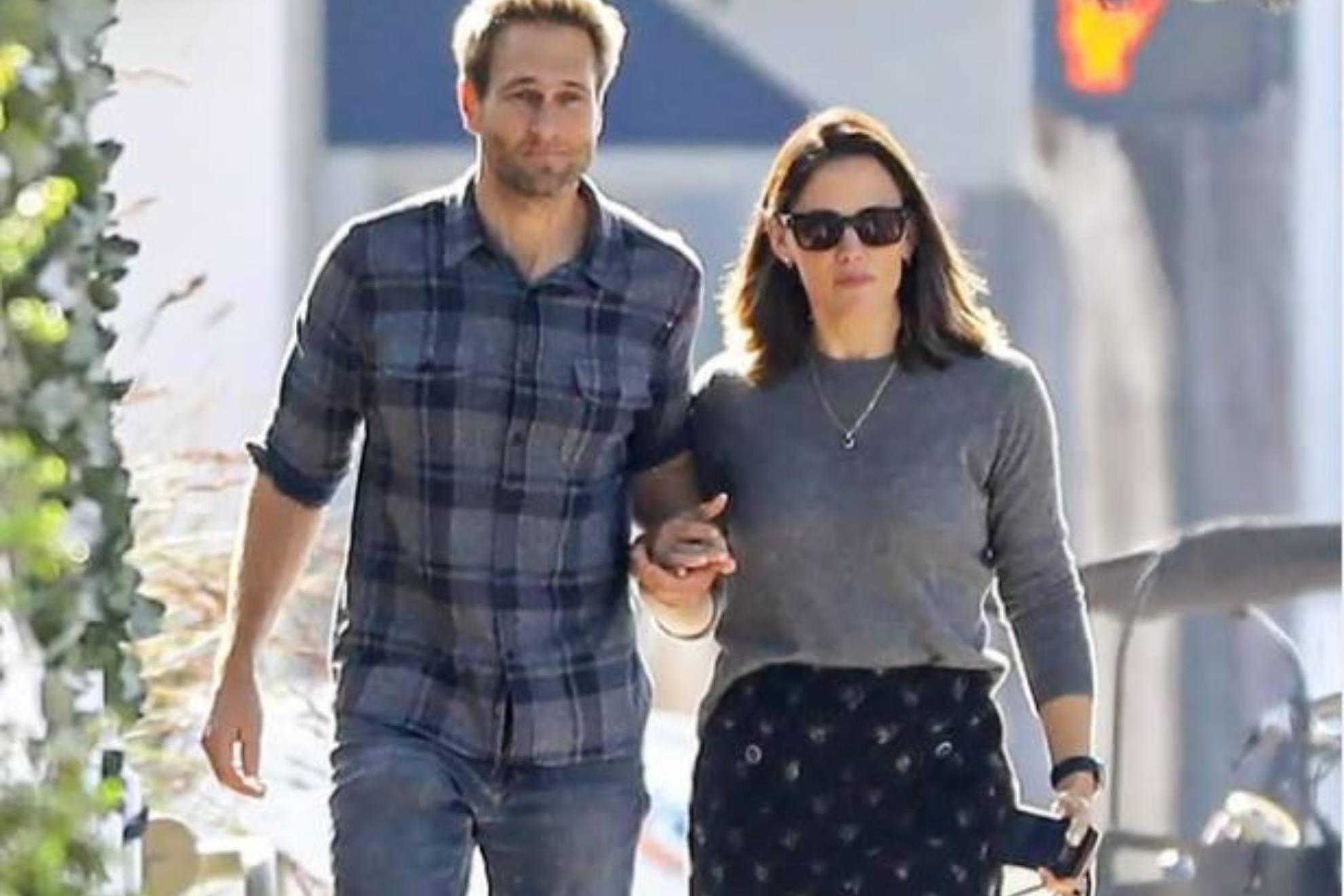 John Miller and Jennifer Garner.