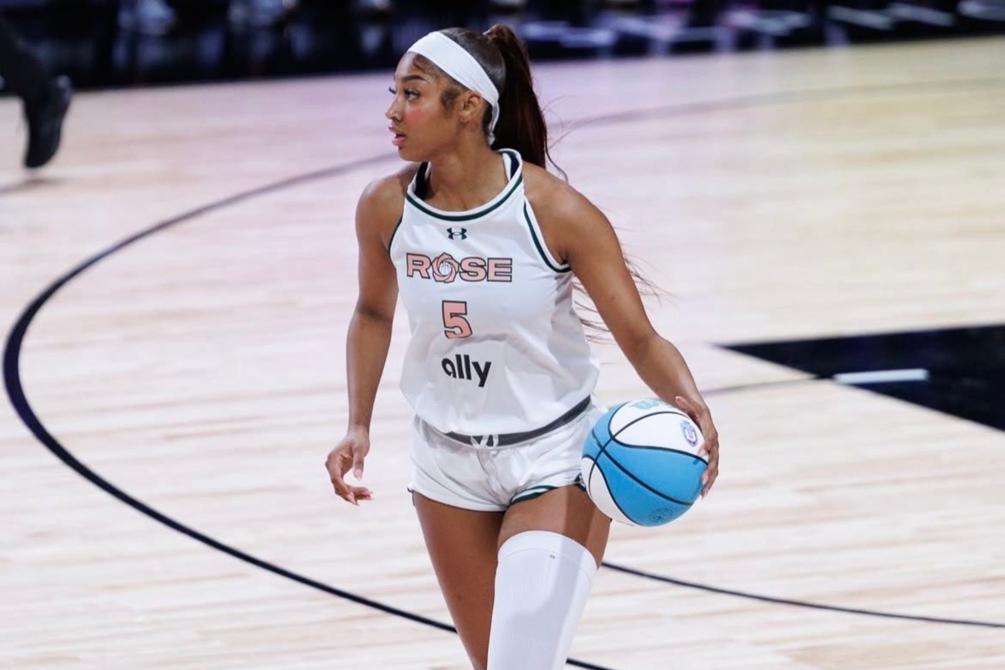 its lonely at the top...   our Chitown Barbie secures her spot on the All-Unrivaled Second Team!   1st in rebounds  1st in rebounds per game  1st in offensive rebounds 1st 20-20 game in Unrivaled history  2nd in double-doubles