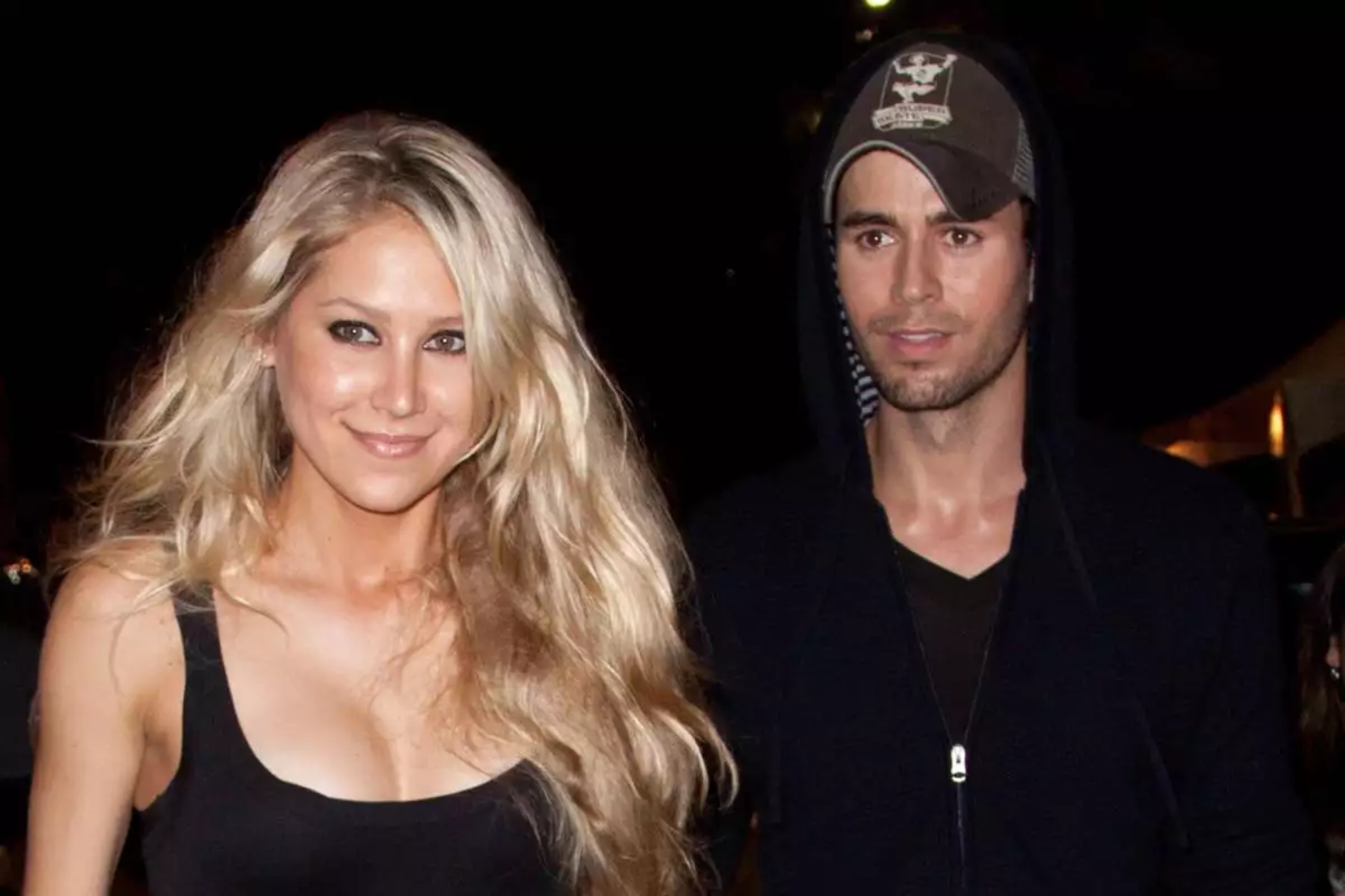 Anna Kournikova reappears with Enrique Iglesias enjoying a boat ride after her worrying injury