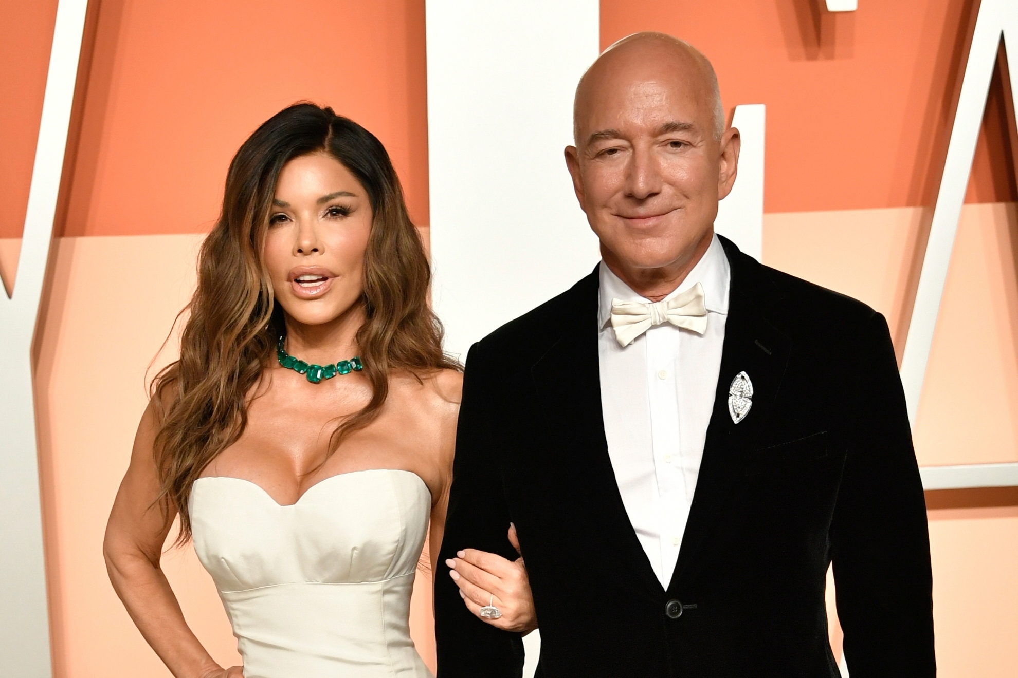 Jeff Bezos Trips After Lauren S�nchezs Blue Origin Flight